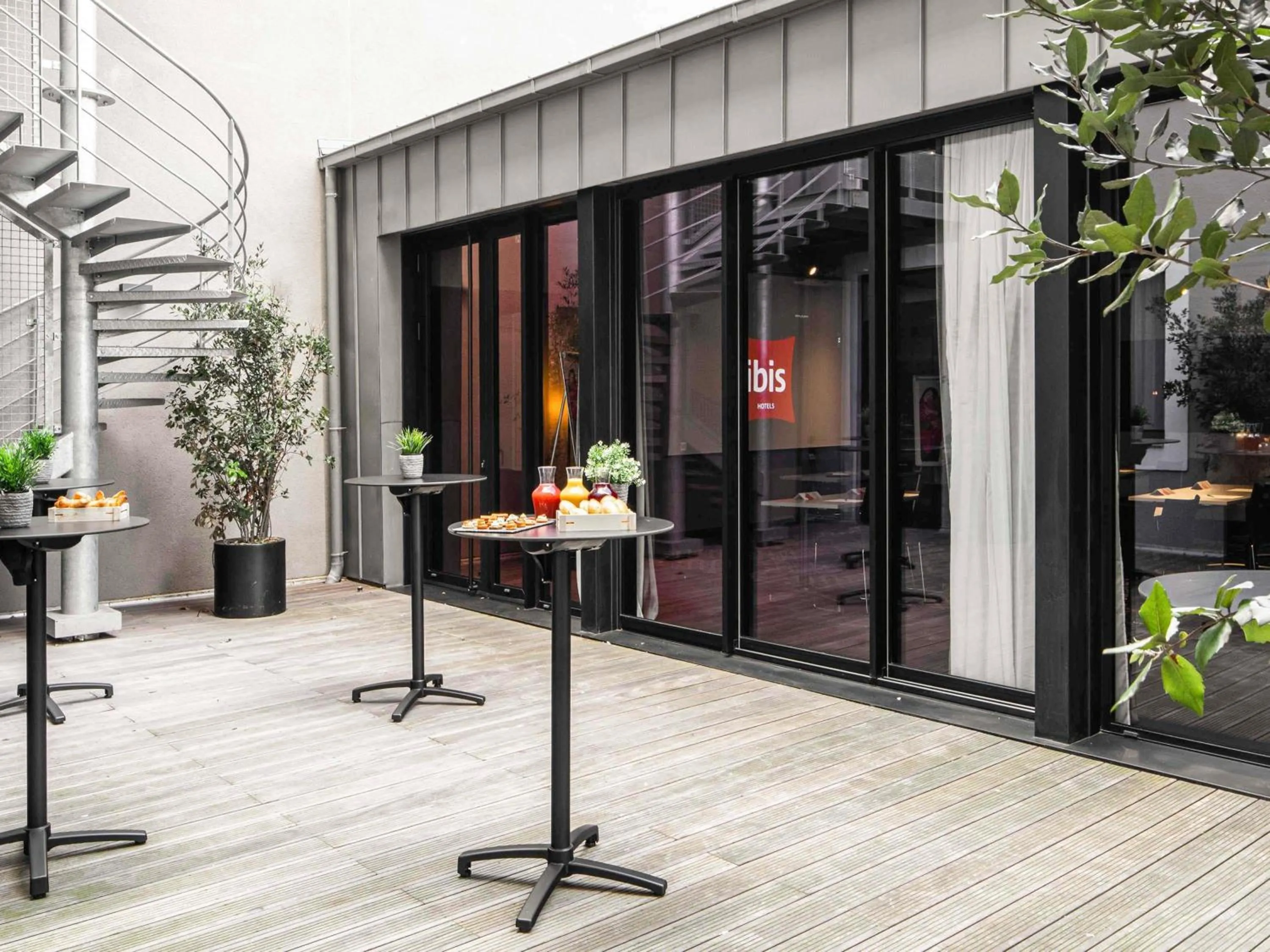 Lounge or bar in ibis Le Mans Centre Gare Nord