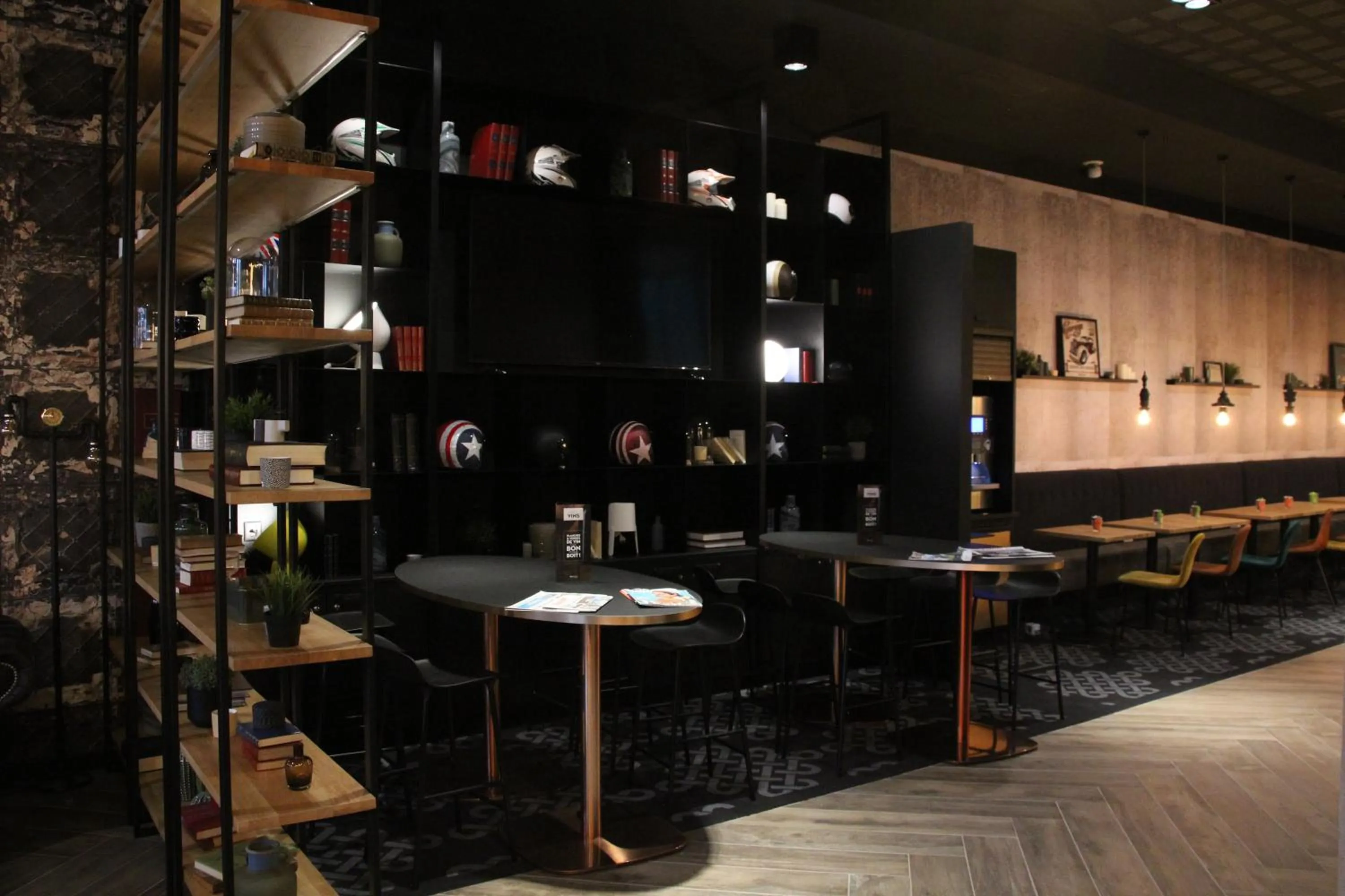 Communal lounge/ TV room in ibis Le Mans Centre Gare Nord