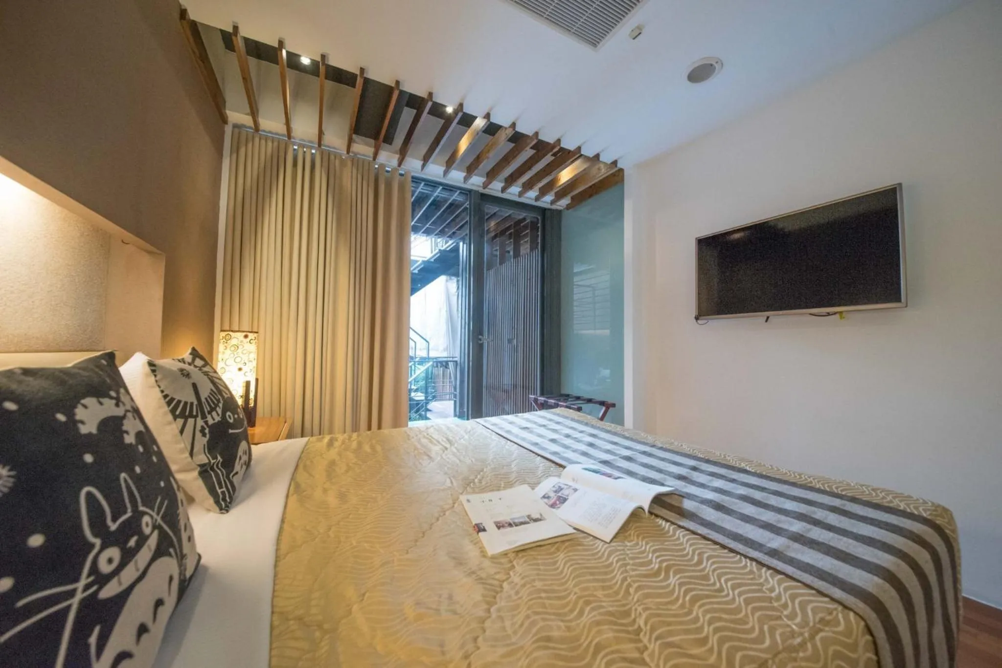 Photo of the whole room, Bed in Timing House