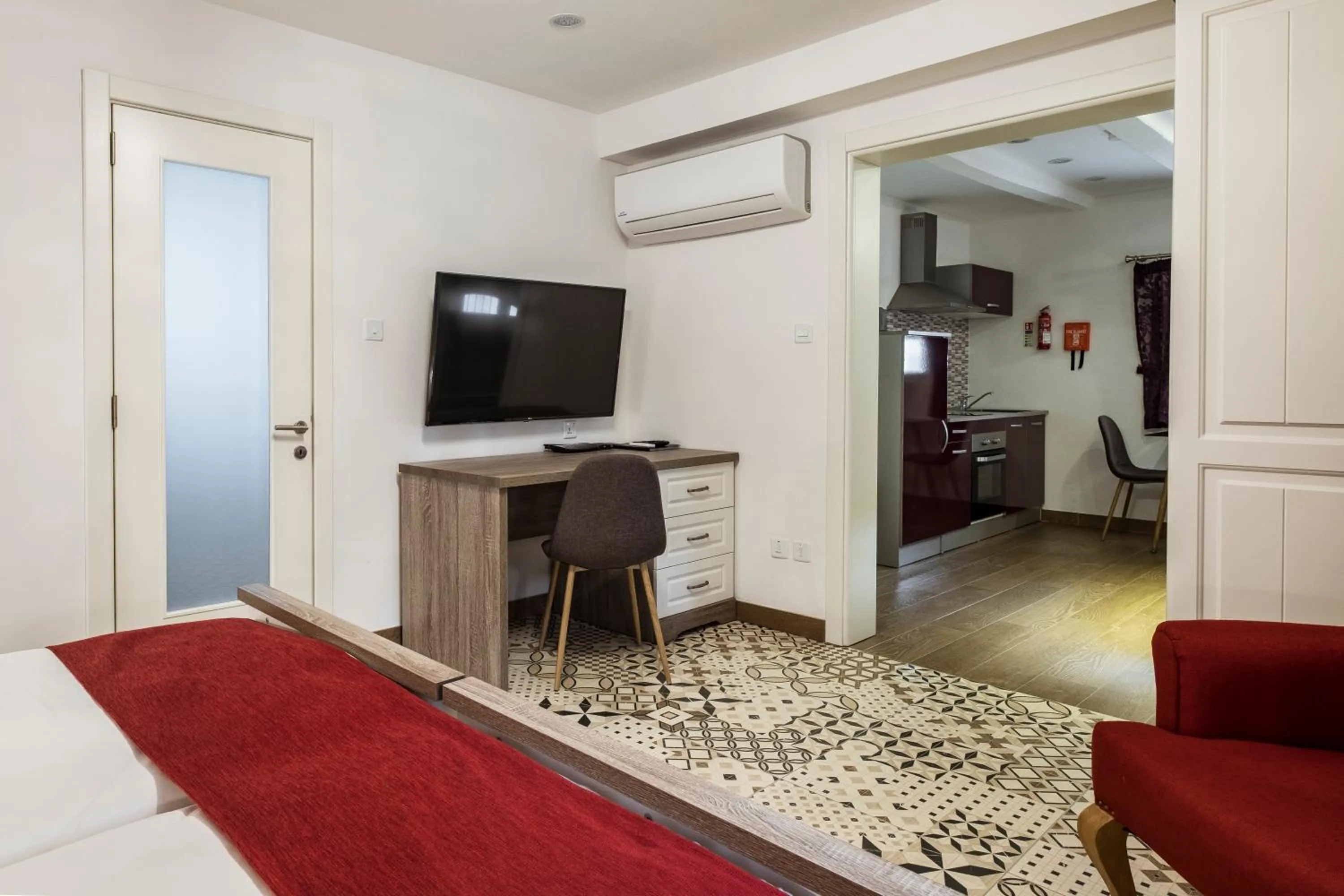 TV and multimedia in Jean de Valette Boutique Living