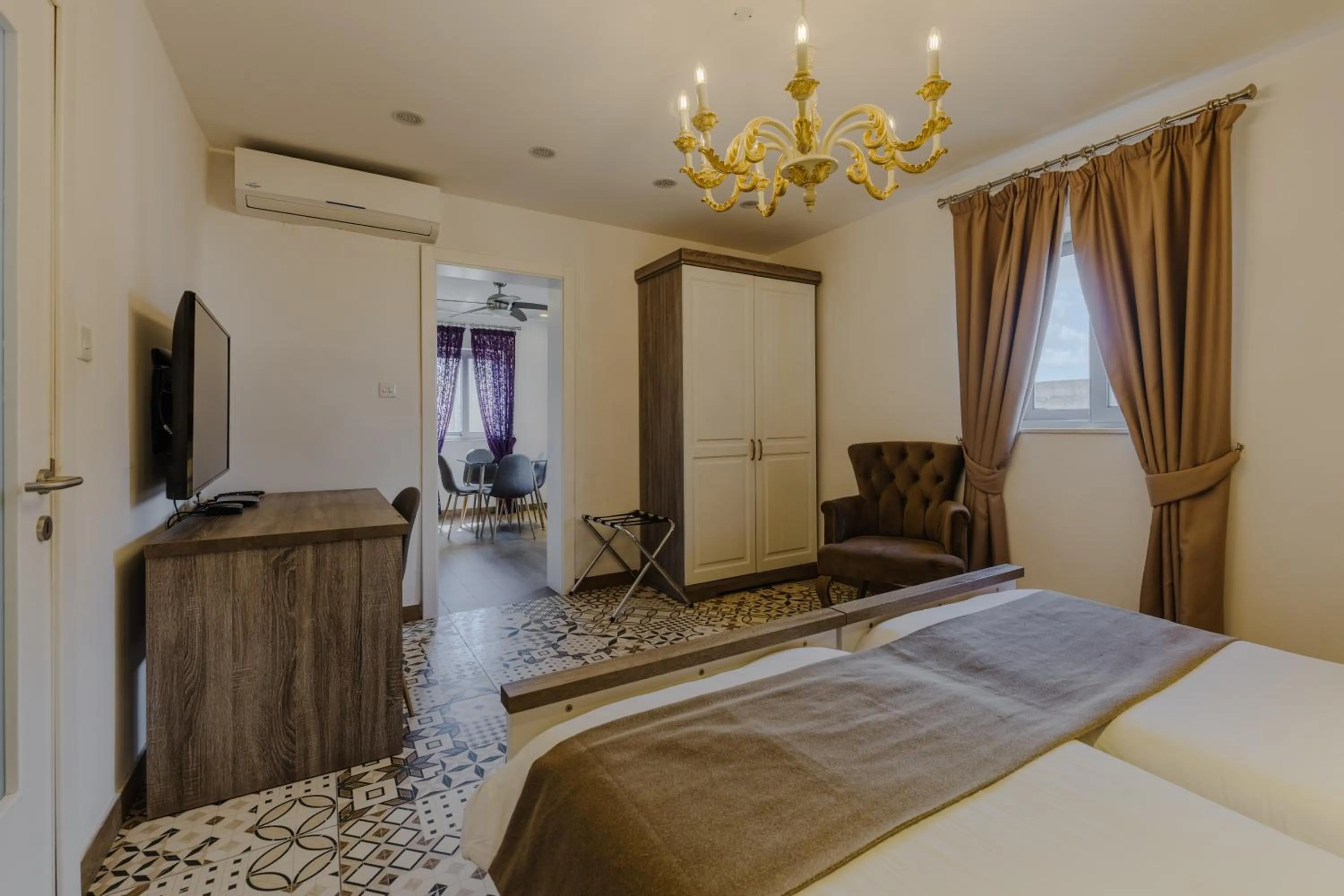 Bedroom, Bed in Jean de Valette Boutique Living