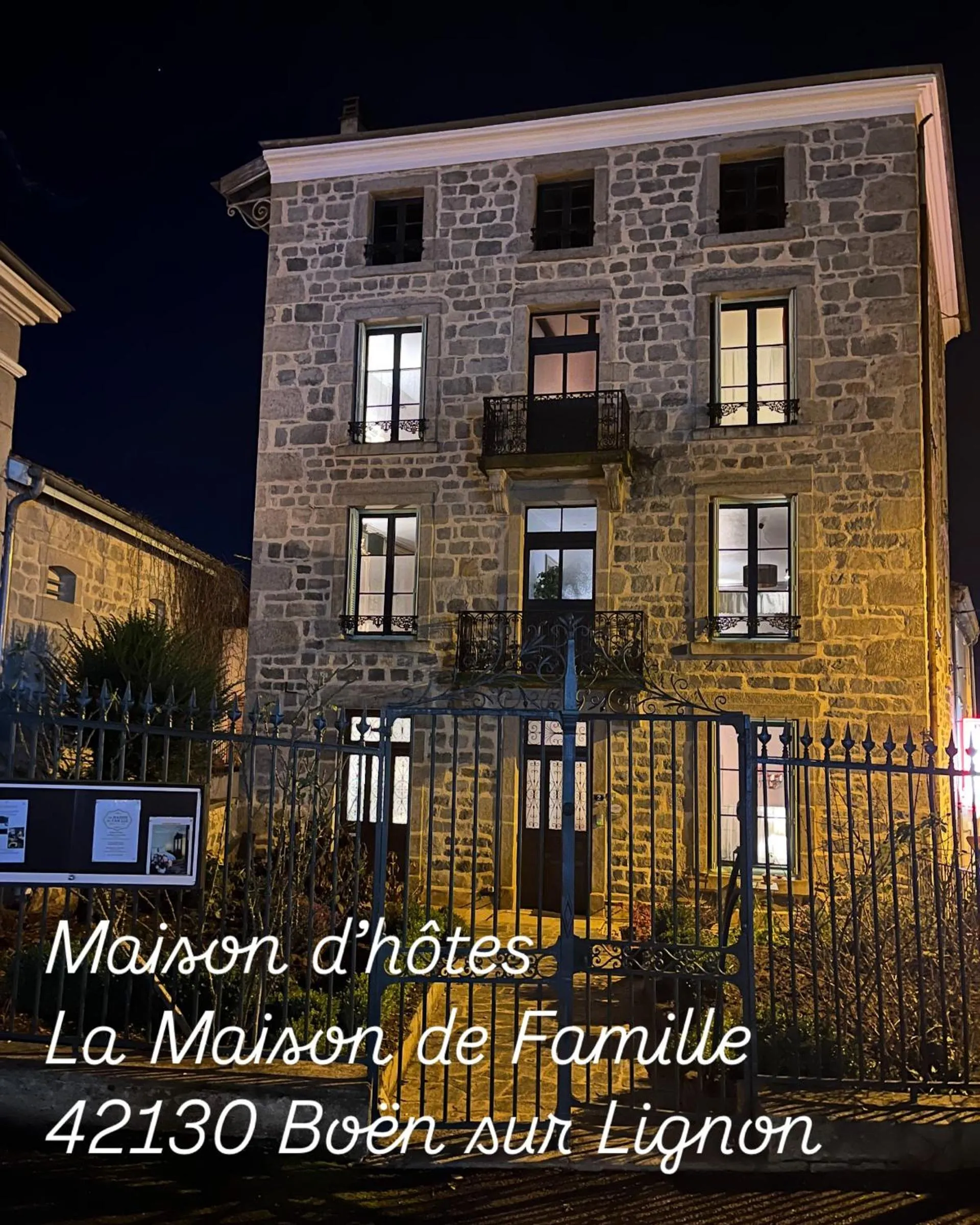 Property building in La Maison de famille