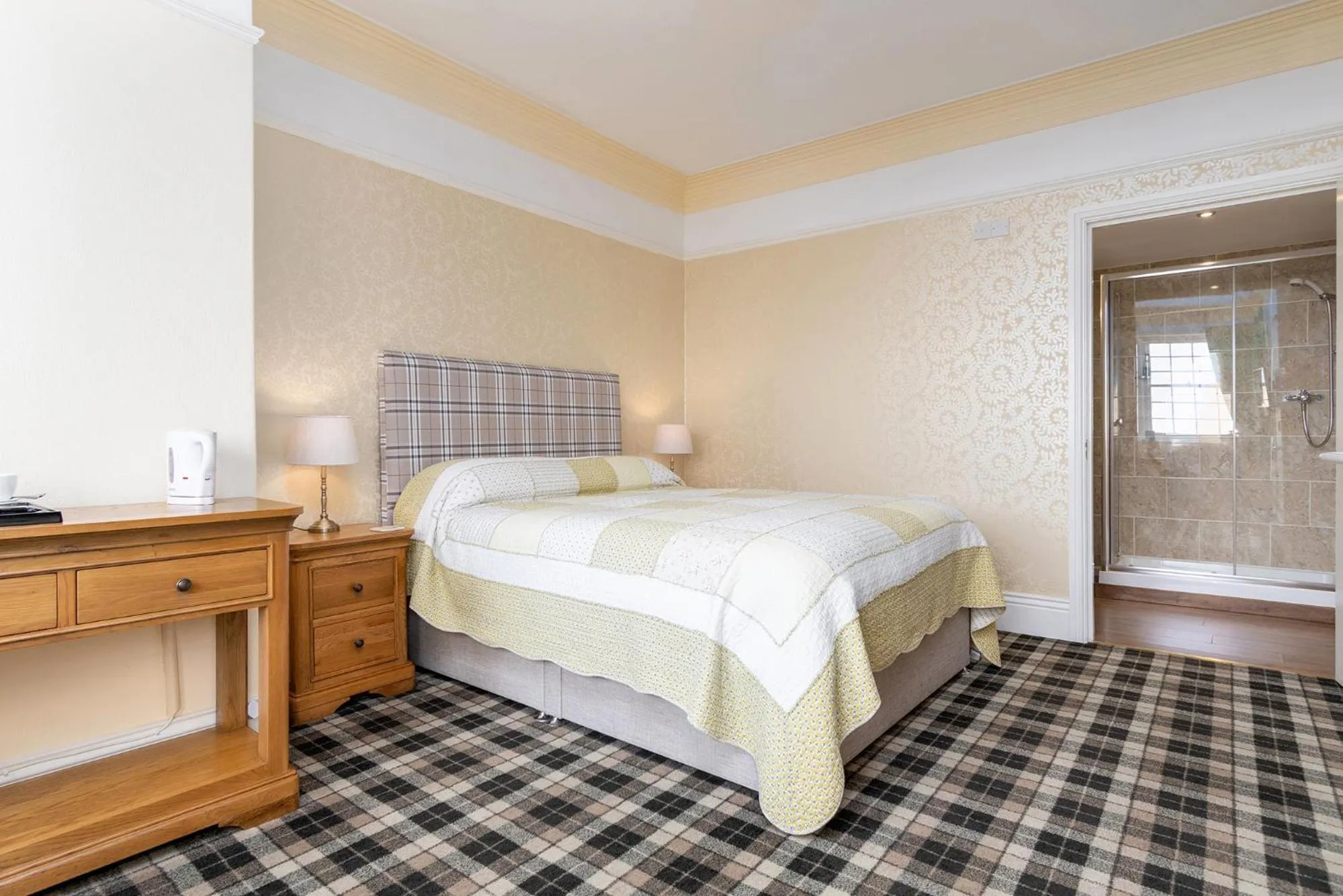 Photo of the whole room, Bed in Crown Lodge