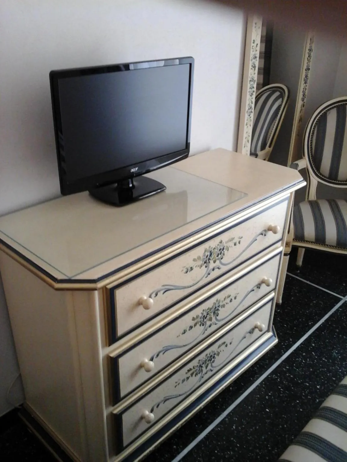 TV and multimedia in Hotel Morchio Mhotelsgroup