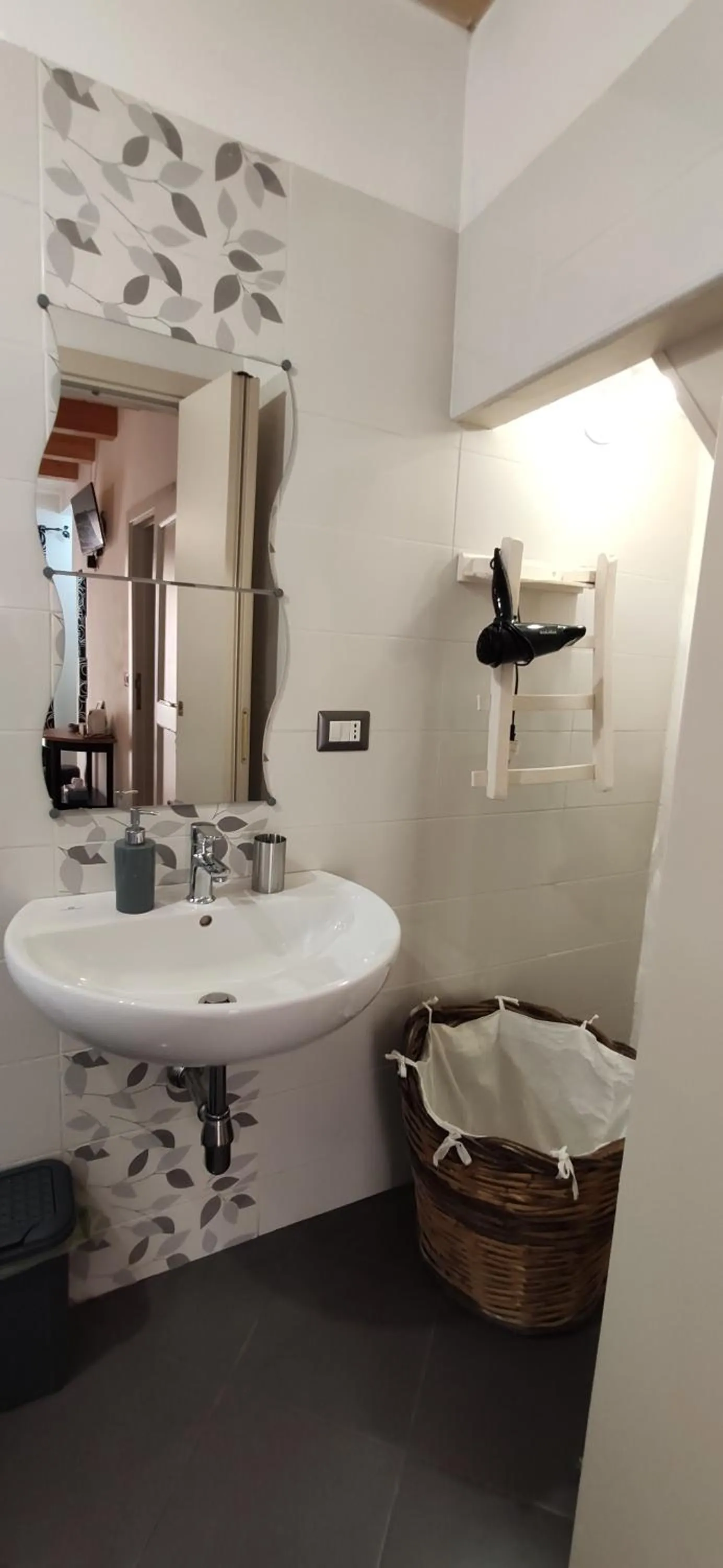 Bathroom in B&B Mastro Francesco