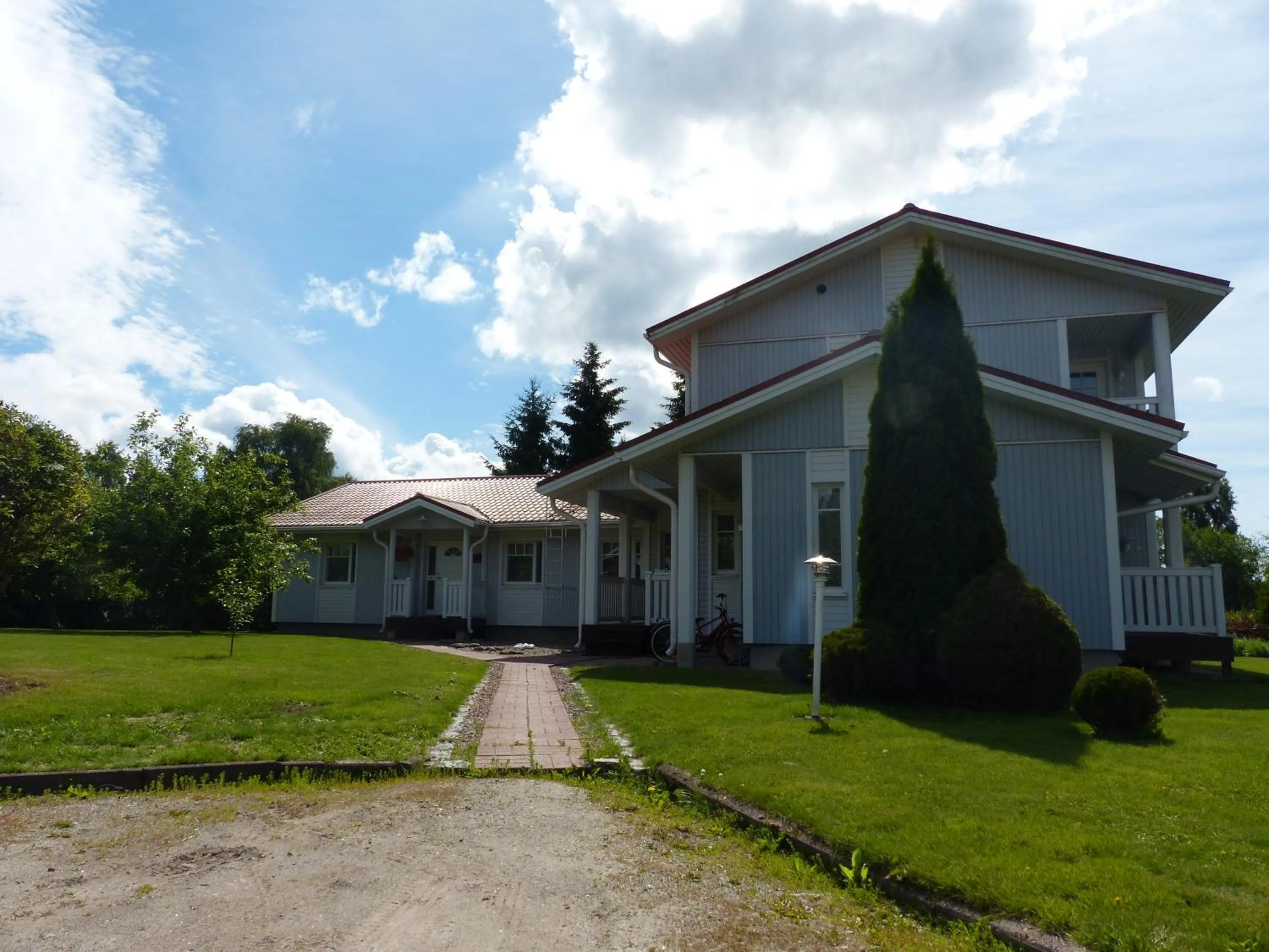 Property building in Westbay Inn