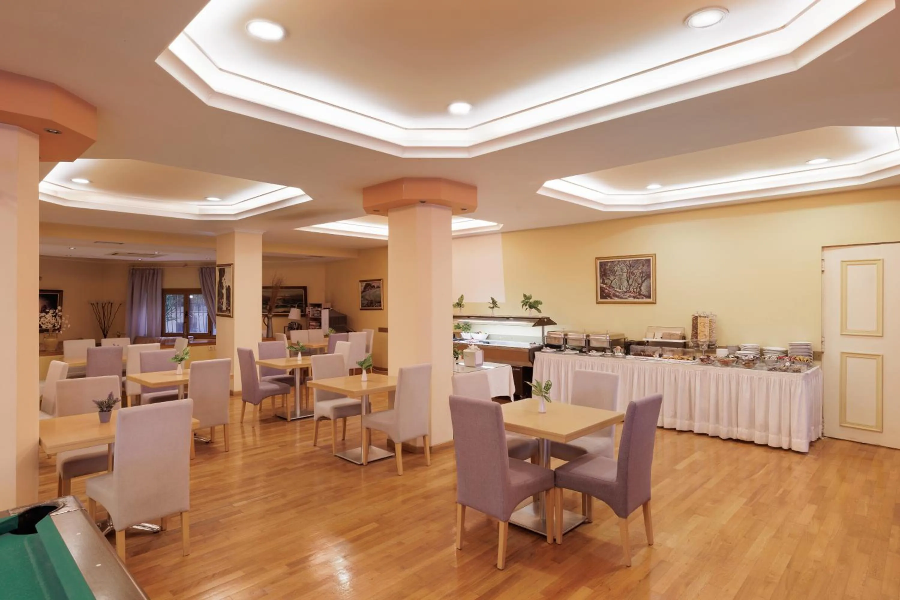 Breakfast in Louvre Hotel