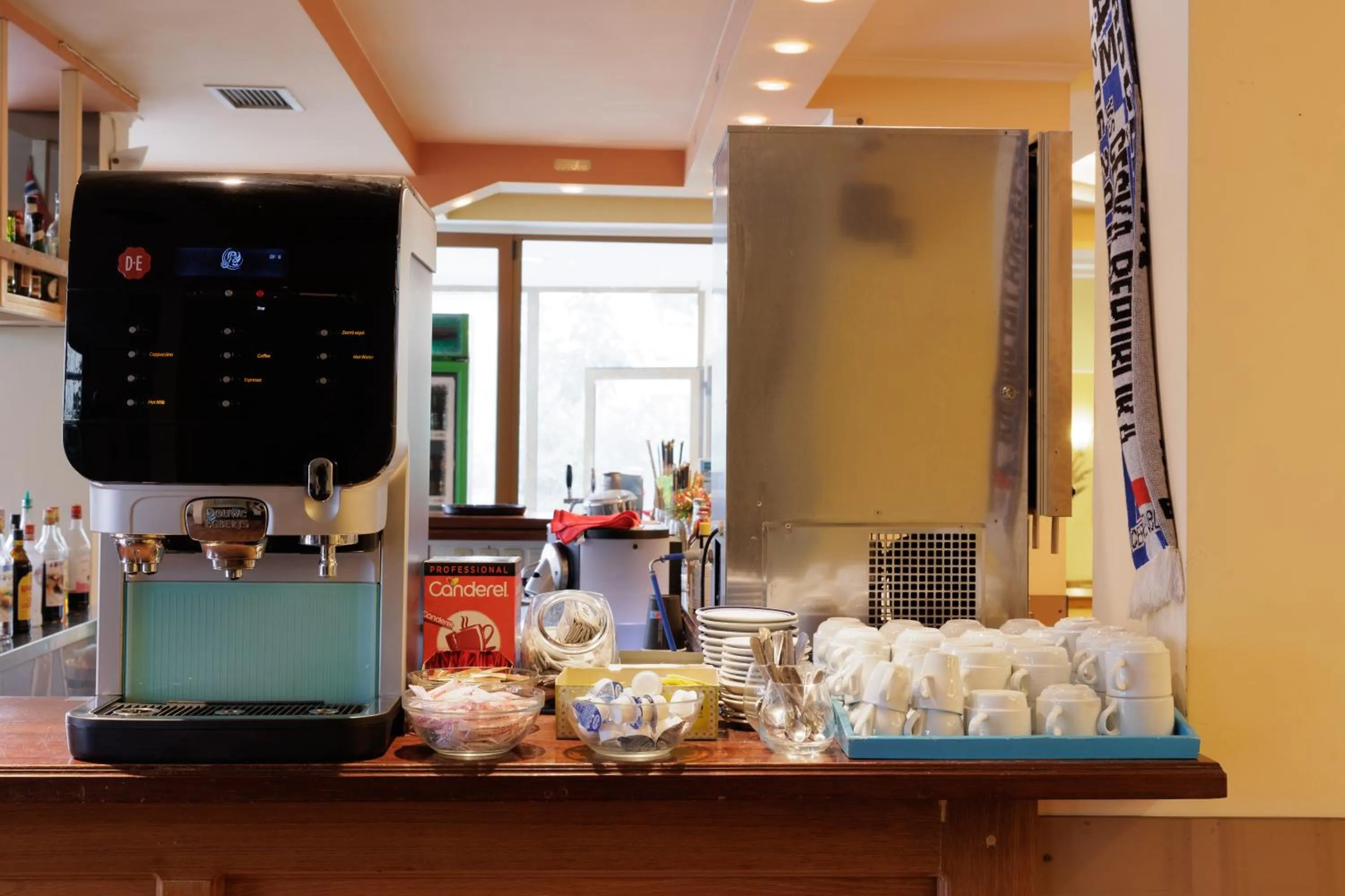 Coffee/tea facilities in Louvre Hotel