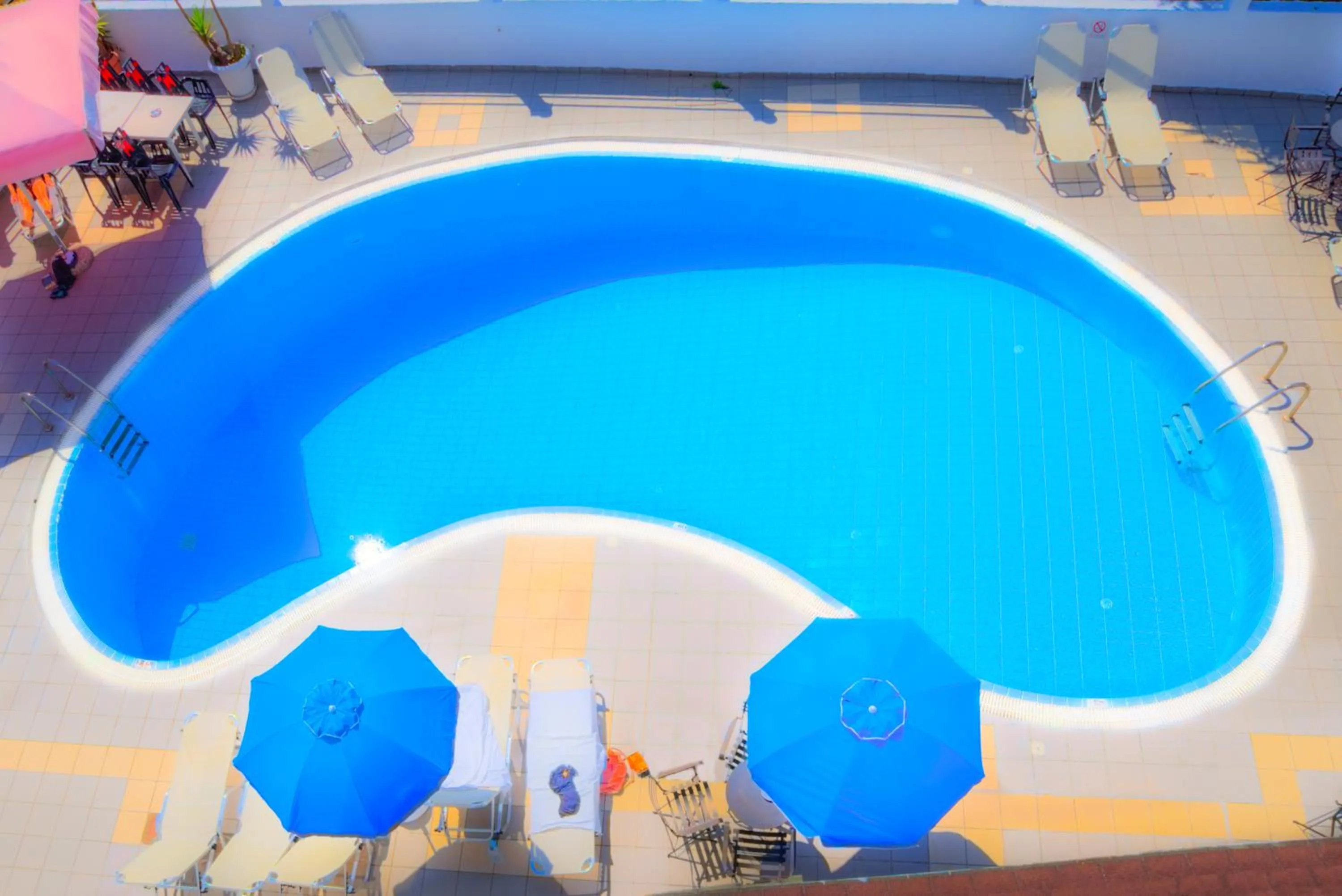 Swimming pool in Louvre Hotel