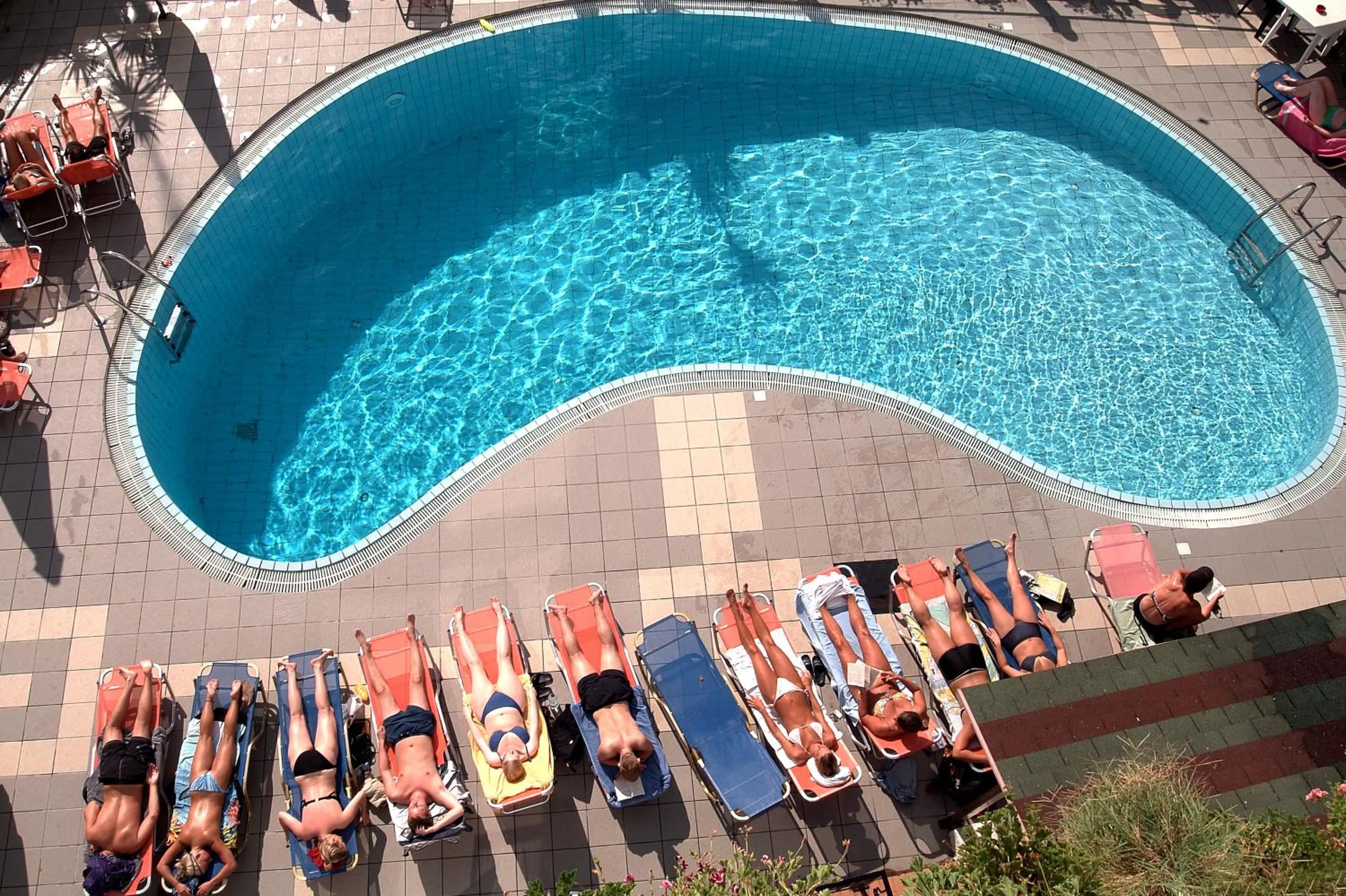 Pool view in Louvre Hotel