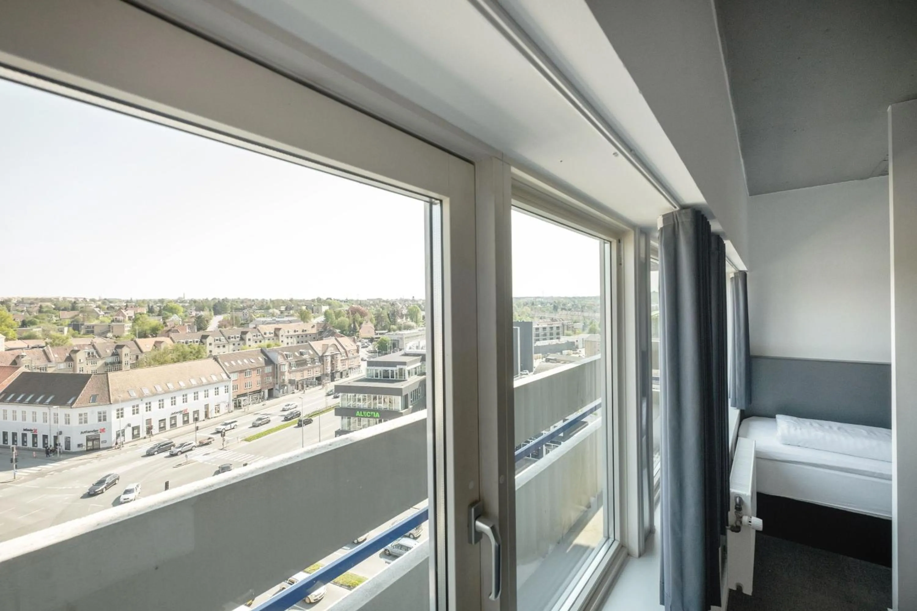 Photo of the whole room, Bed in Four Points Flex by Sheraton Aarhus Viby