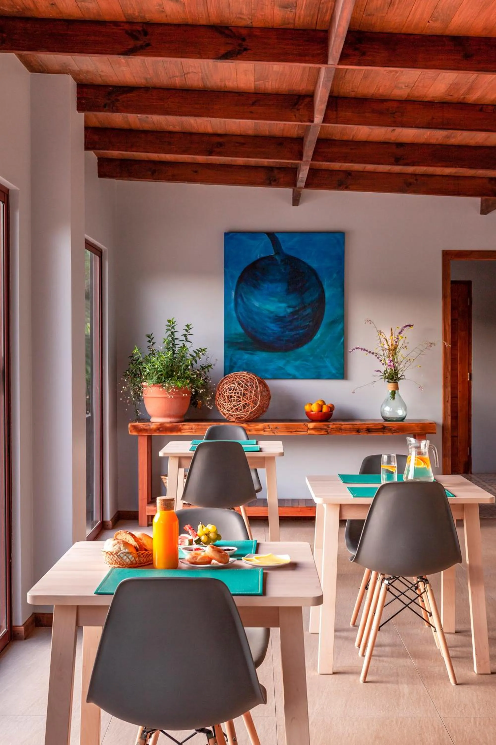 Communal lounge/ TV room in Callihue Lodge