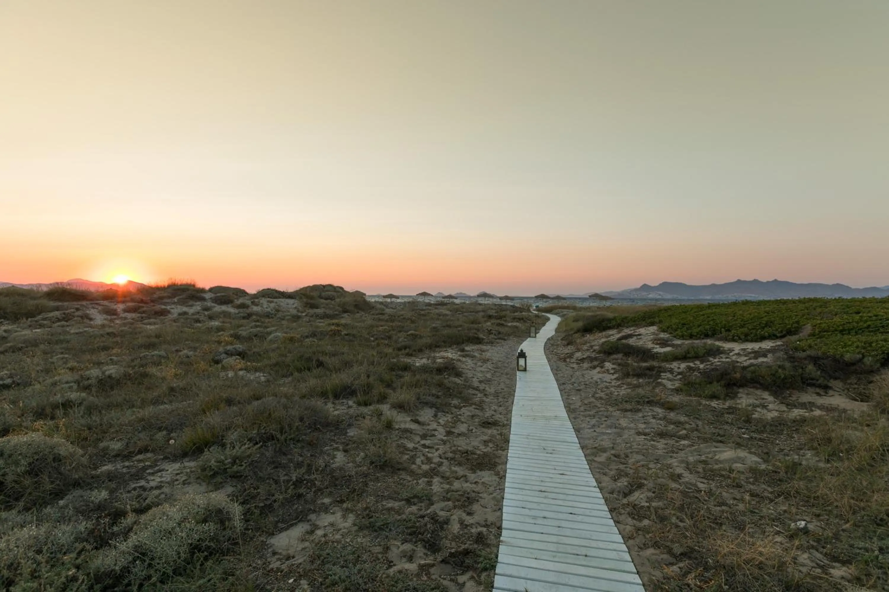 Beach in White Pearls-Adults Only Luxury Suites