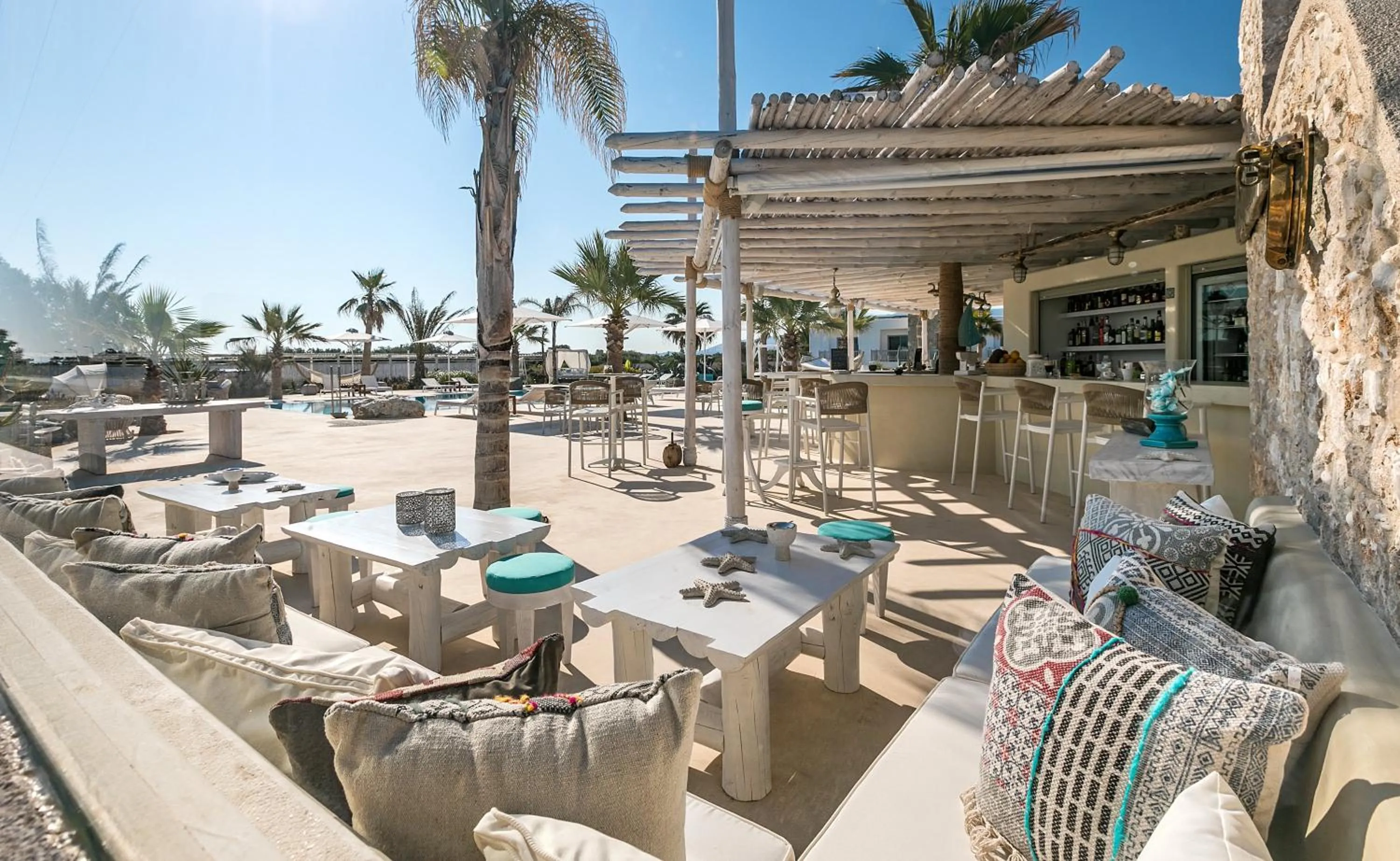 Restaurant/places to eat in White Pearls-Adults Only Luxury Suites