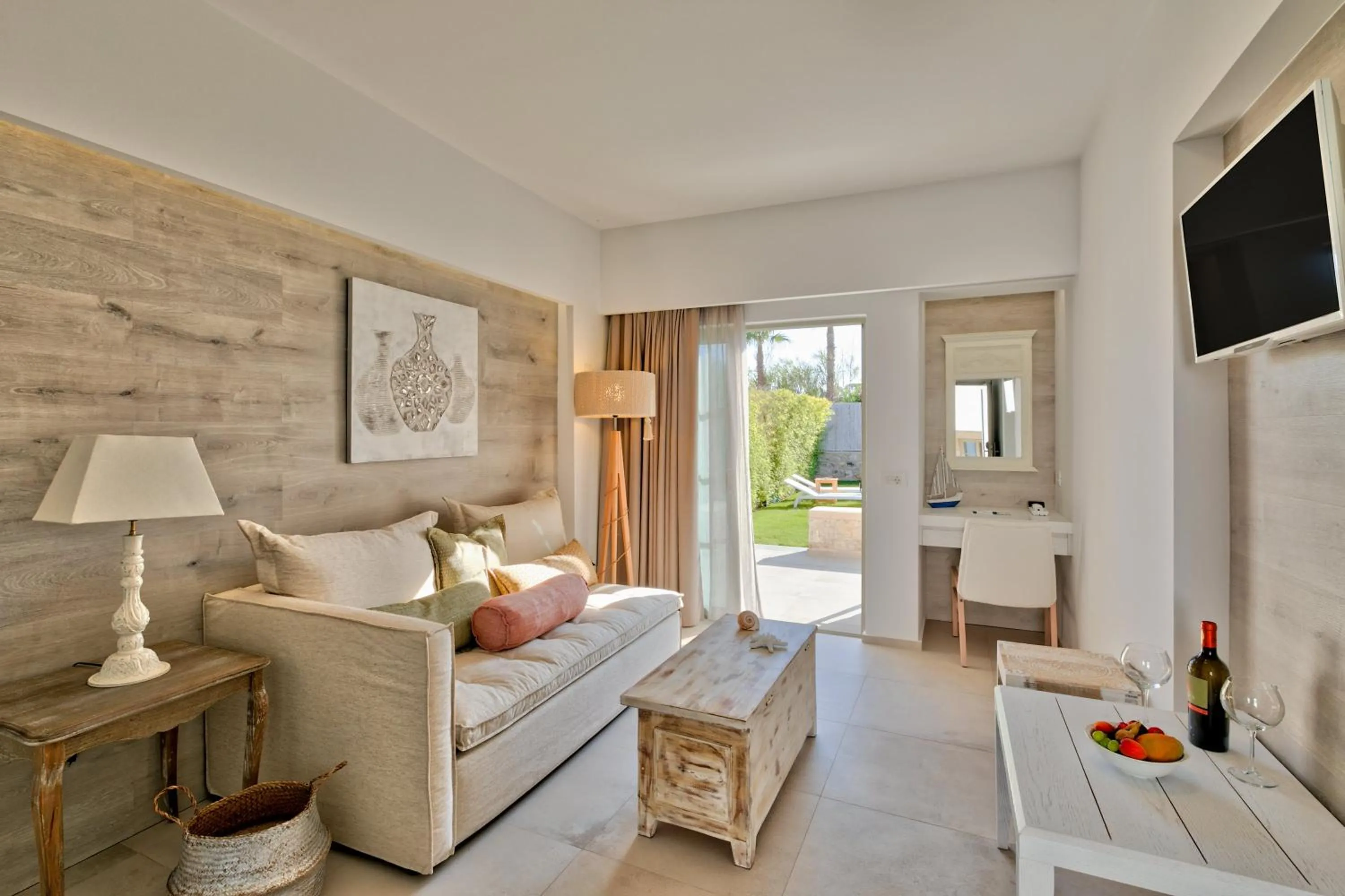 Living room in White Pearls-Adults Only Luxury Suites