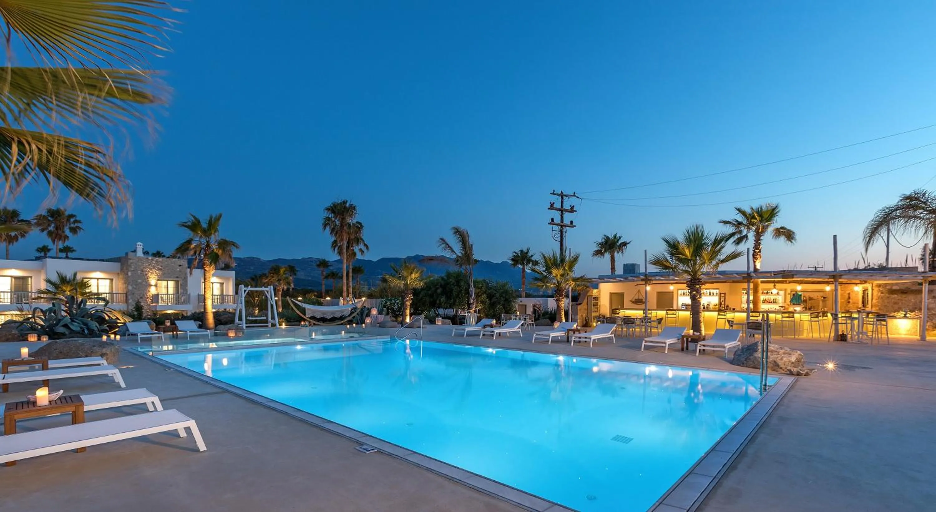 Restaurant/places to eat in White Pearls-Adults Only Luxury Suites