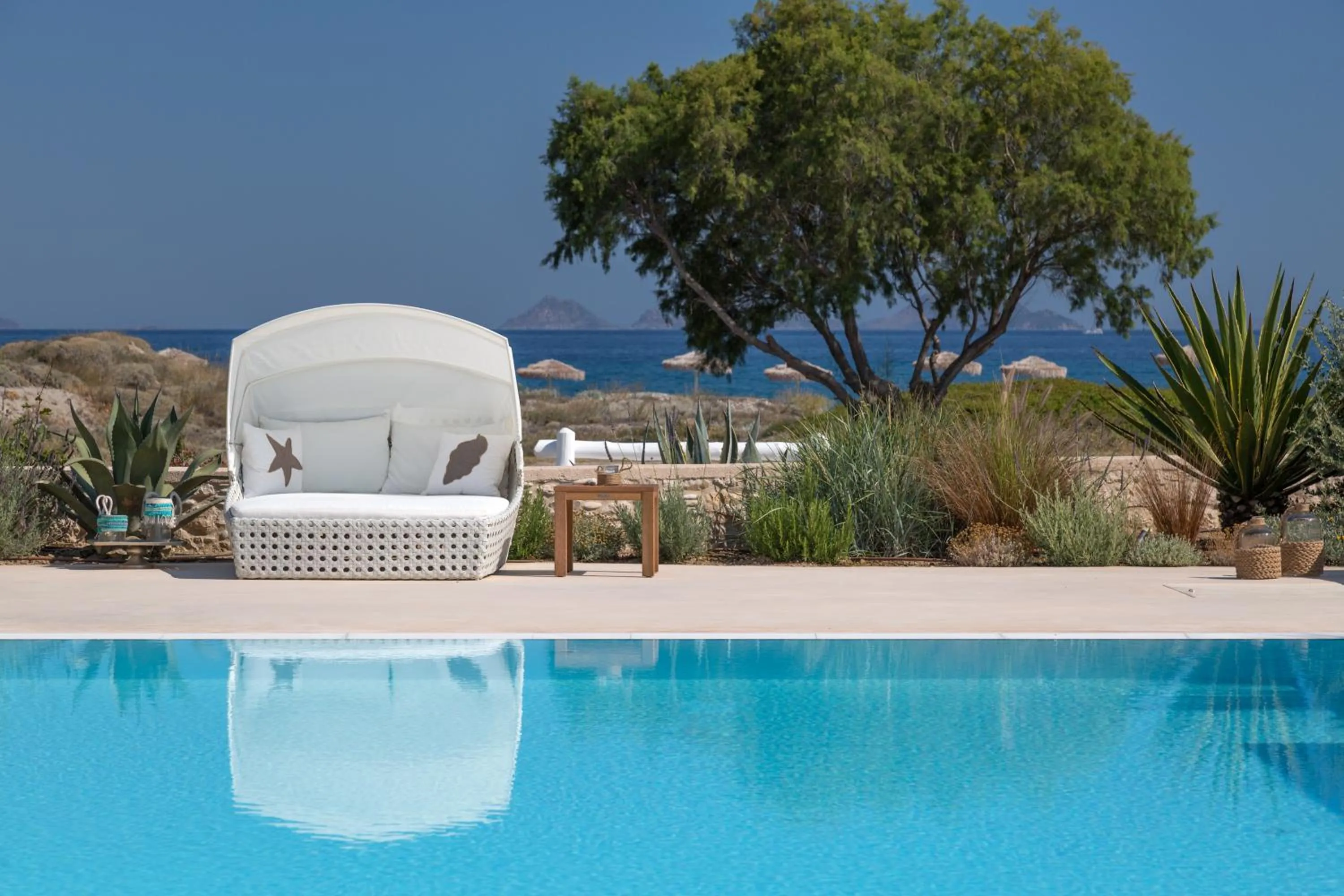 Swimming pool in White Pearls-Adults Only Luxury Suites