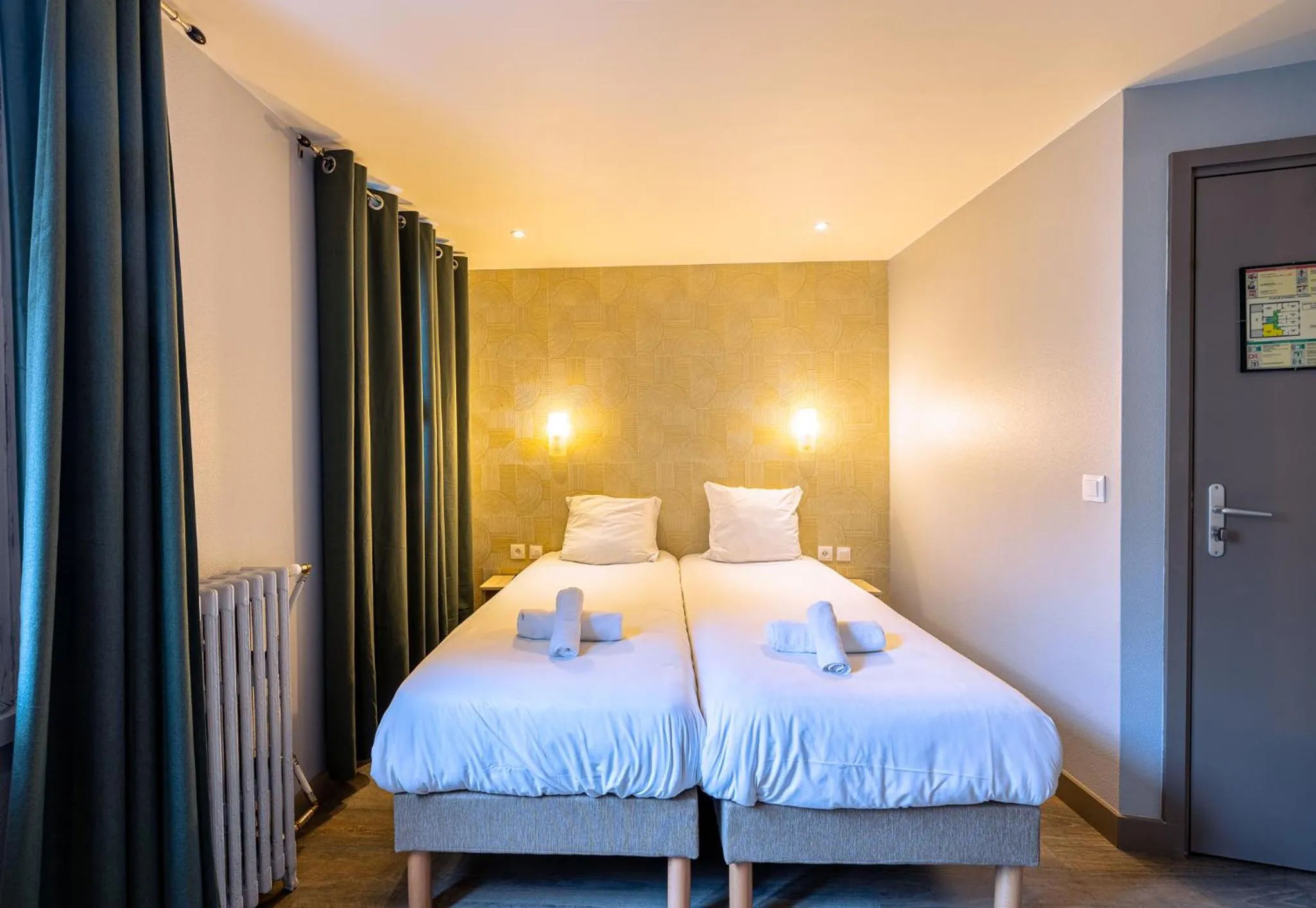 Bed in Hotel Aix Europe