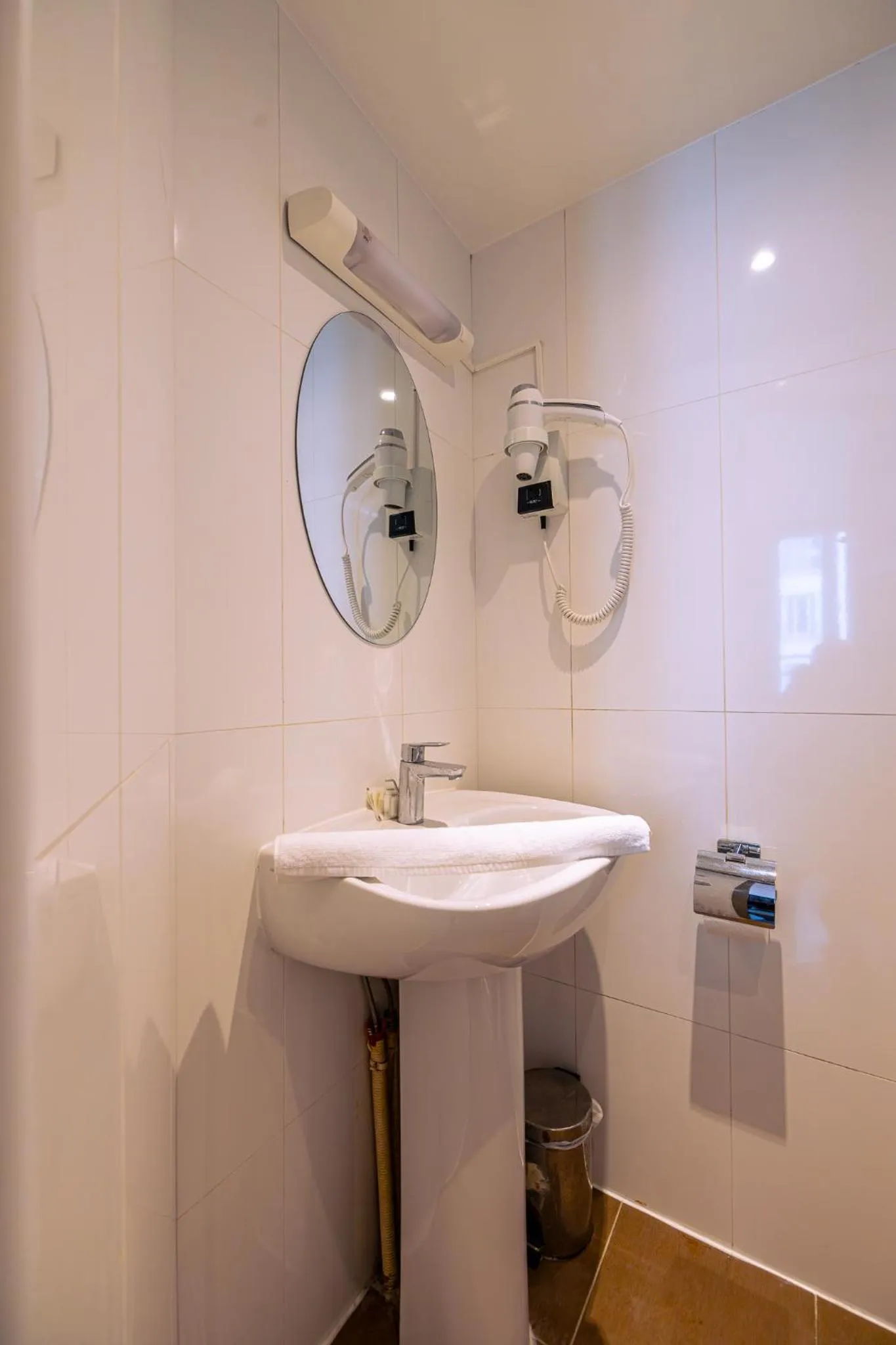 Bathroom in Hotel Aix Europe