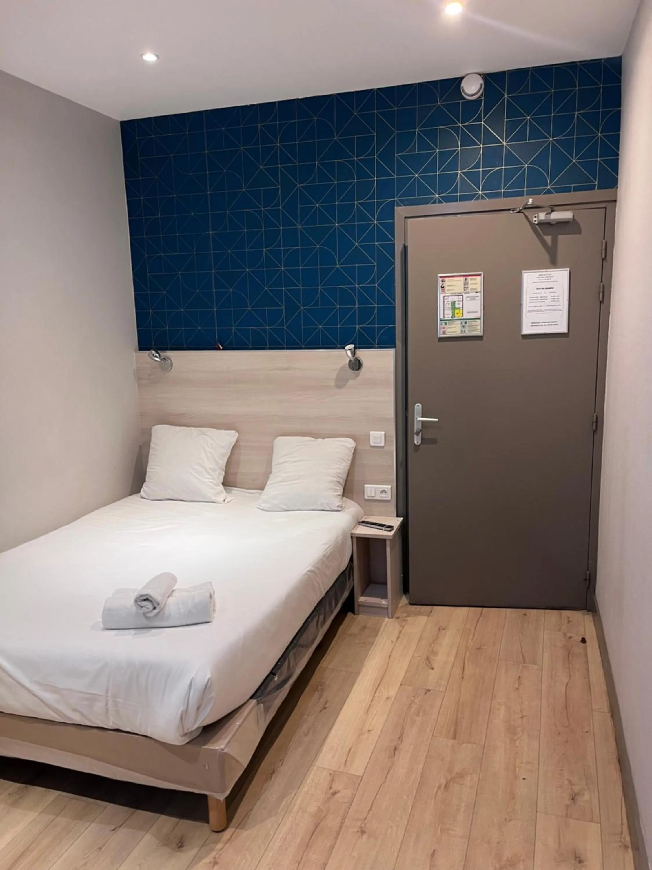 Bed in Hotel Aix Europe