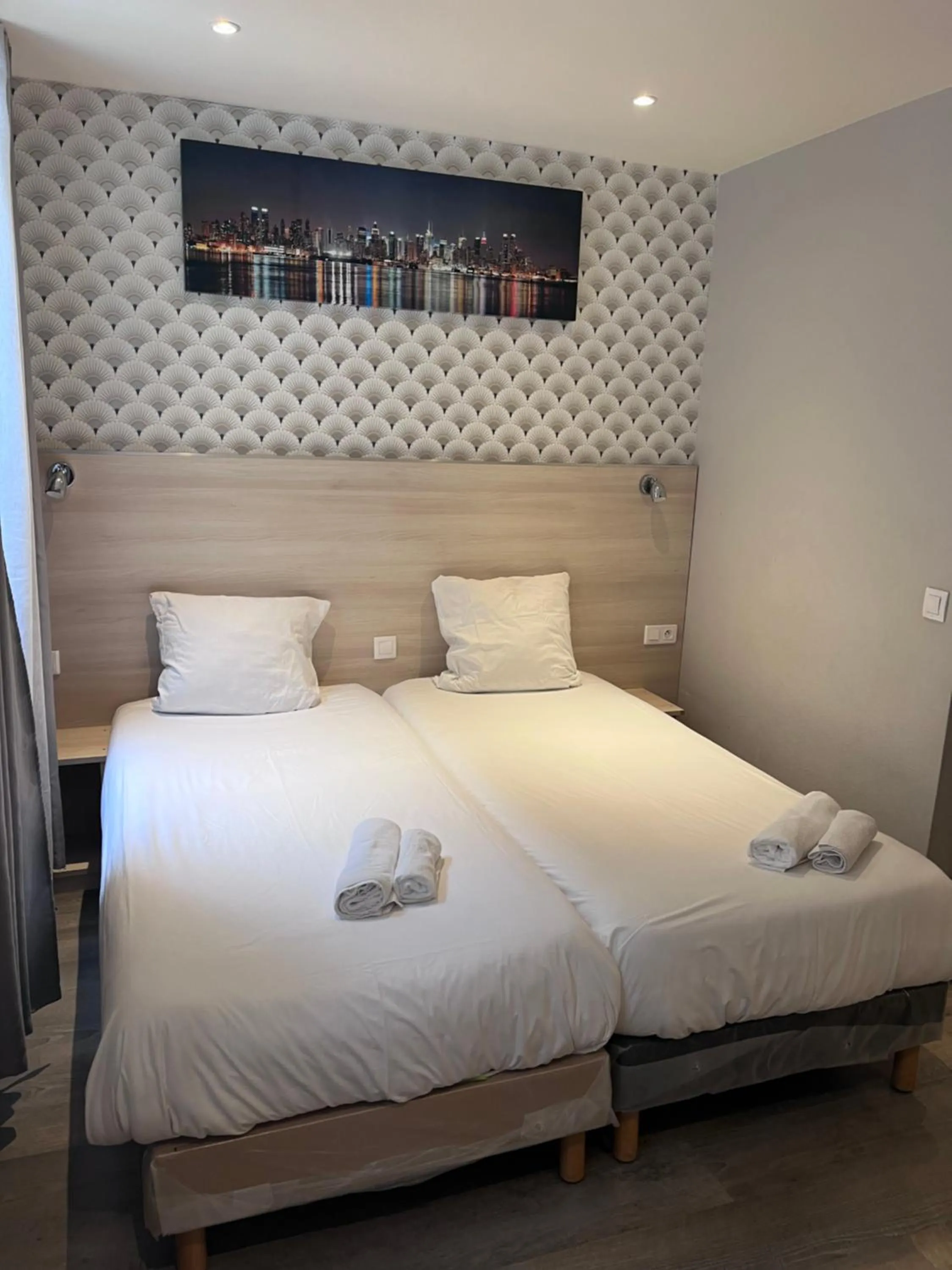 Bed in Hotel Aix Europe