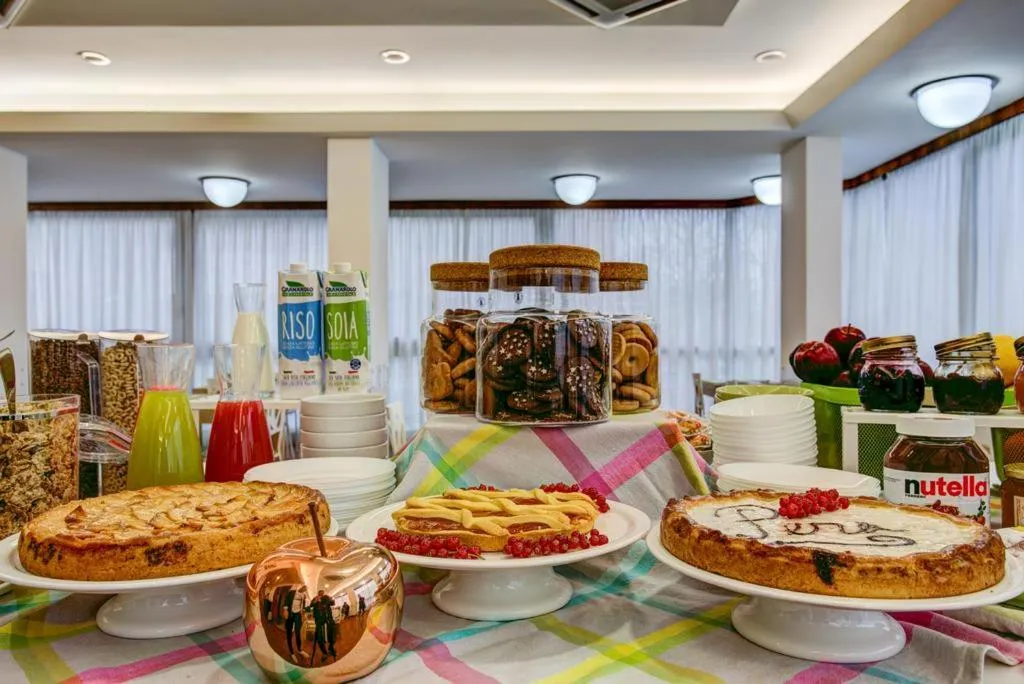 Buffet breakfast, Food in Hotel Konrad