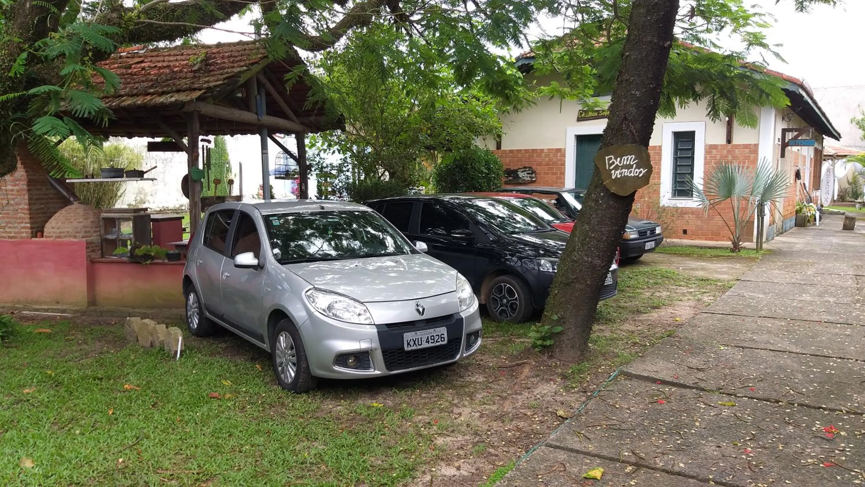 Parking in Pousada Chateau Sophie
