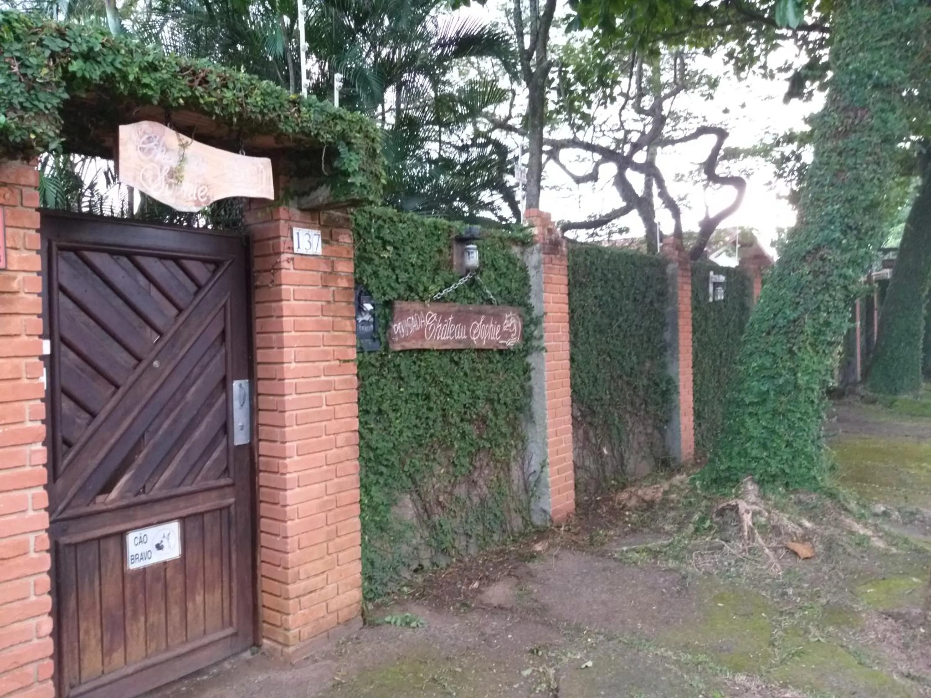 Facade/entrance in Pousada Chateau Sophie