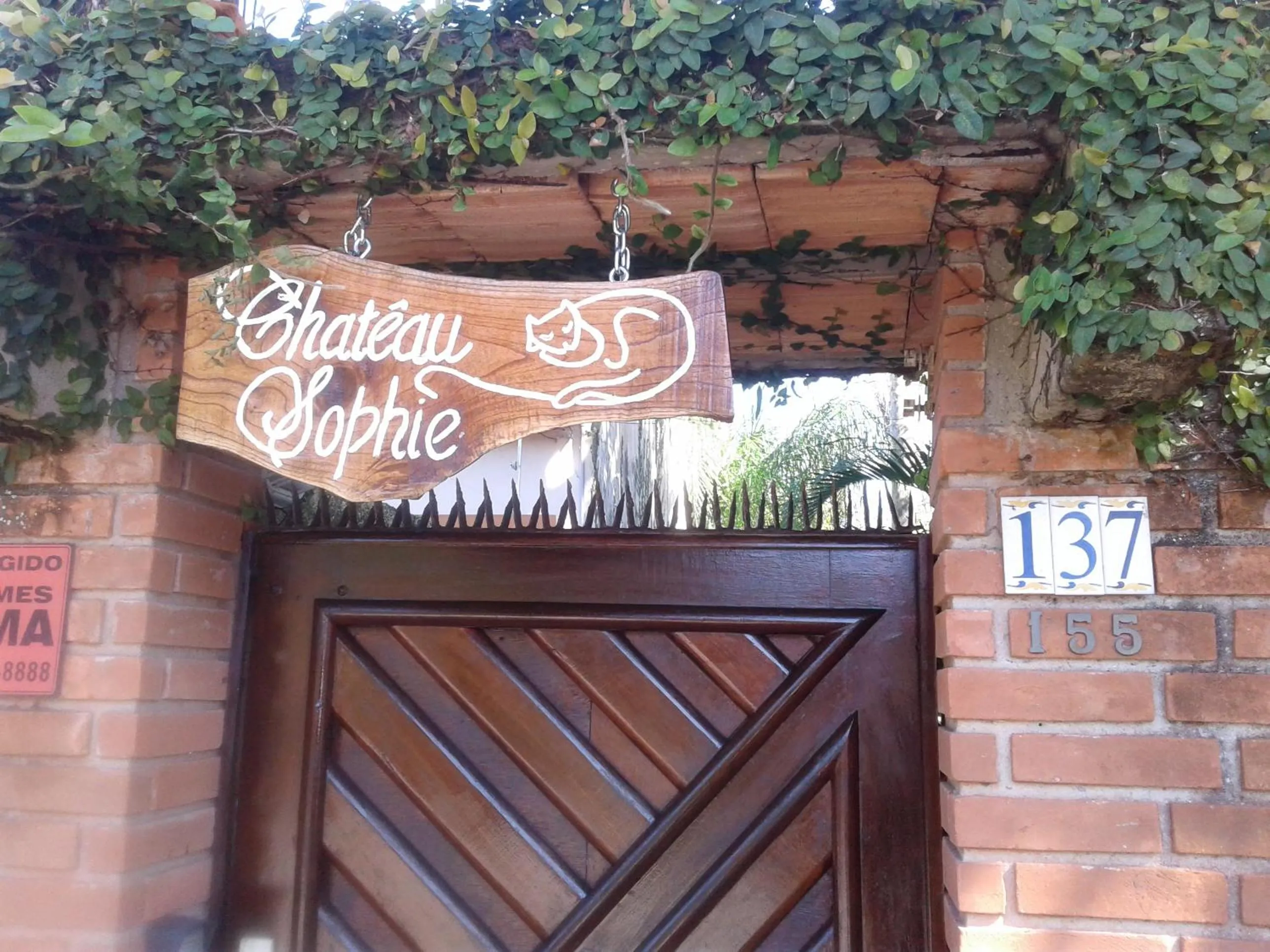 Facade/entrance in Pousada Chateau Sophie