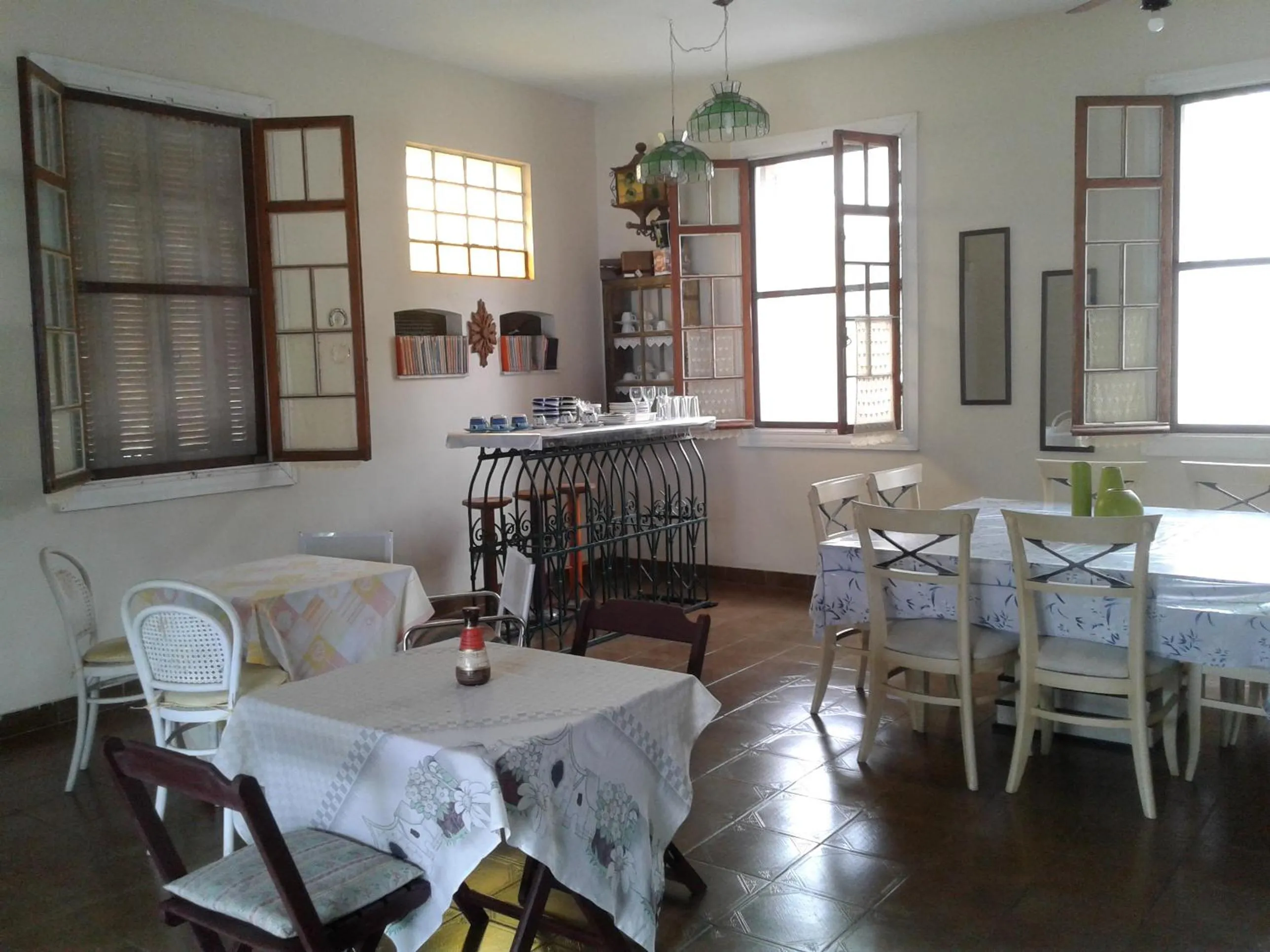 Restaurant/places to eat in Pousada Chateau Sophie