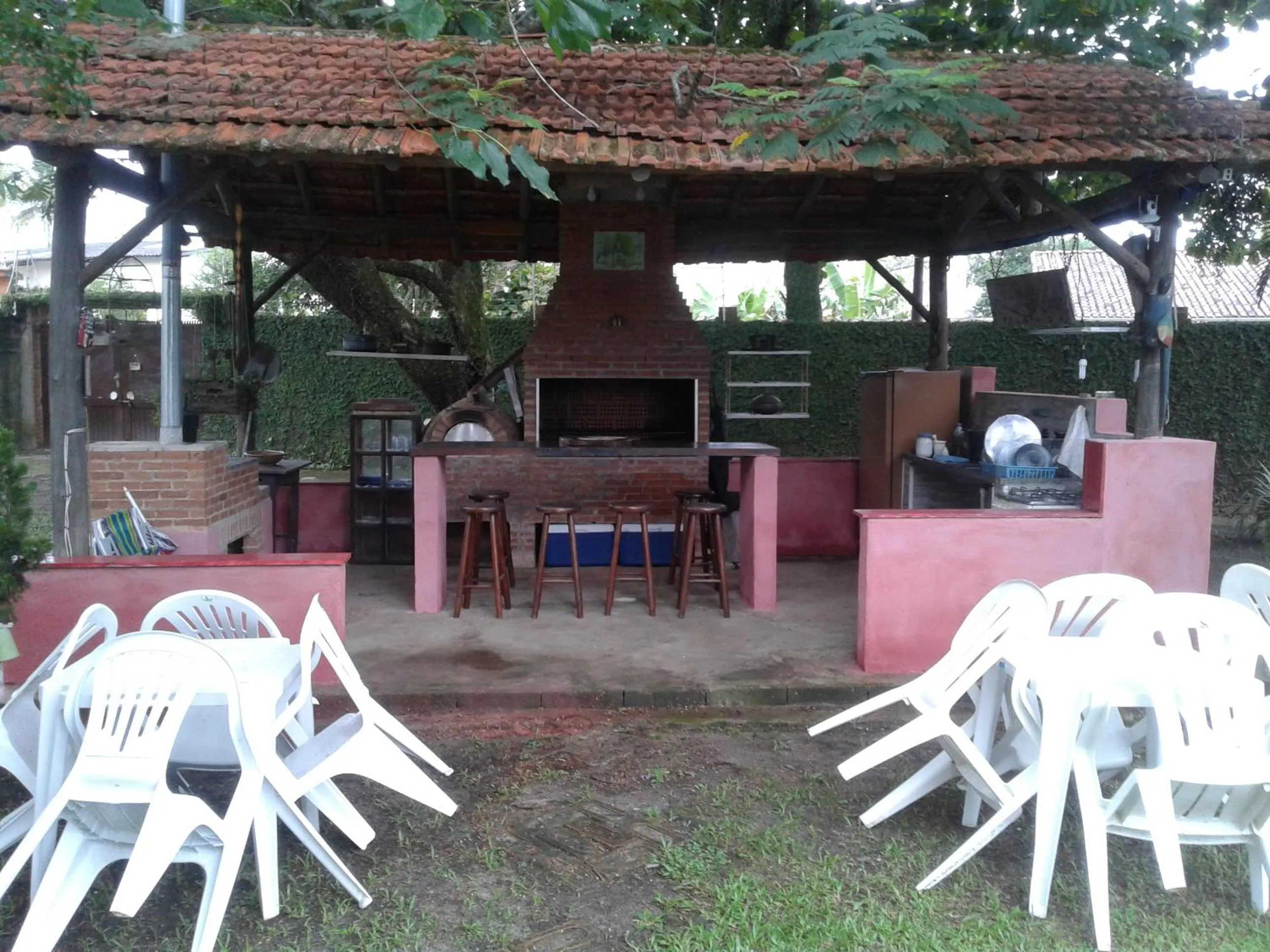 BBQ facilities in Pousada Chateau Sophie