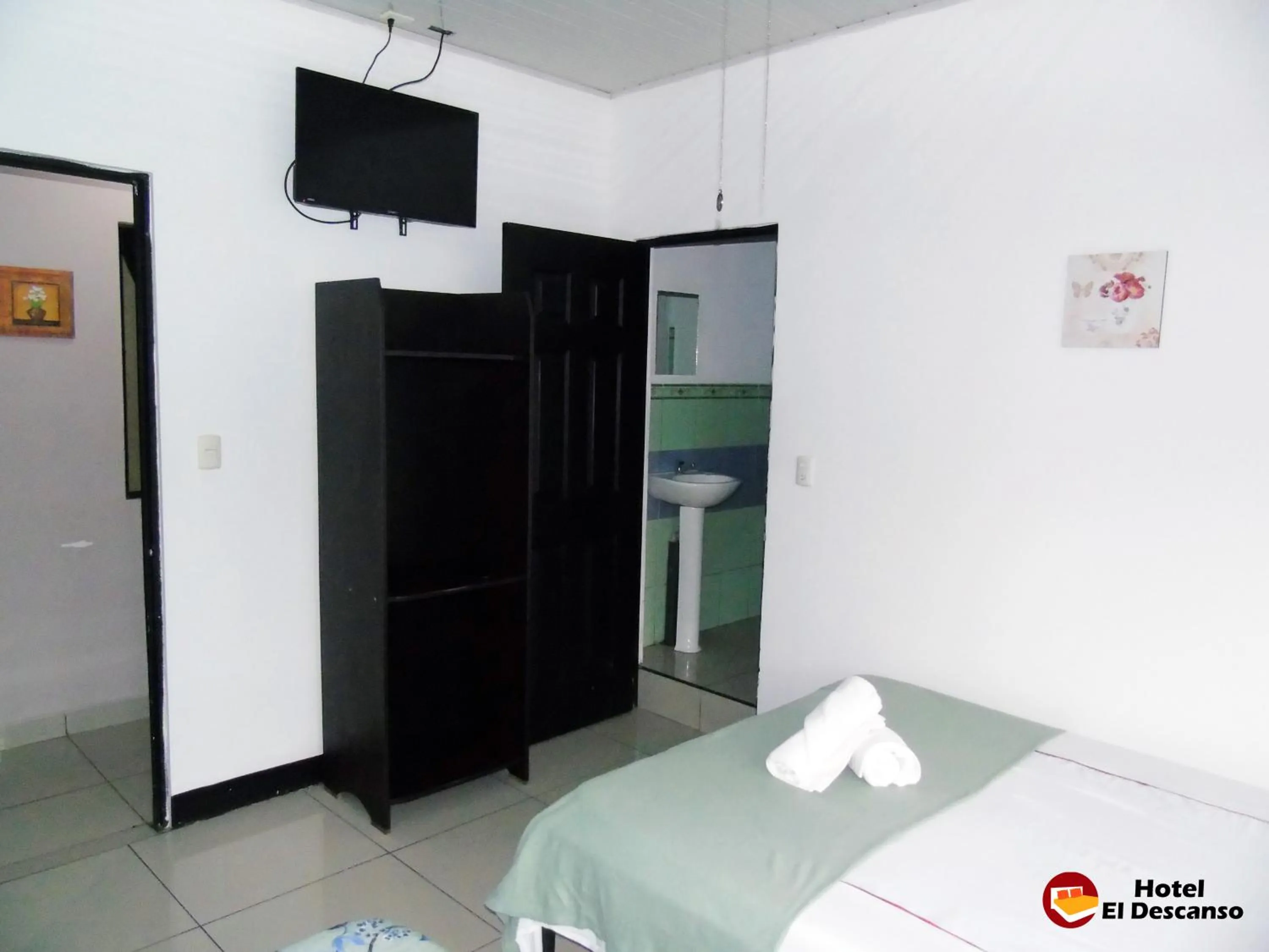 TV and multimedia, Bed in Hotel El Descanso