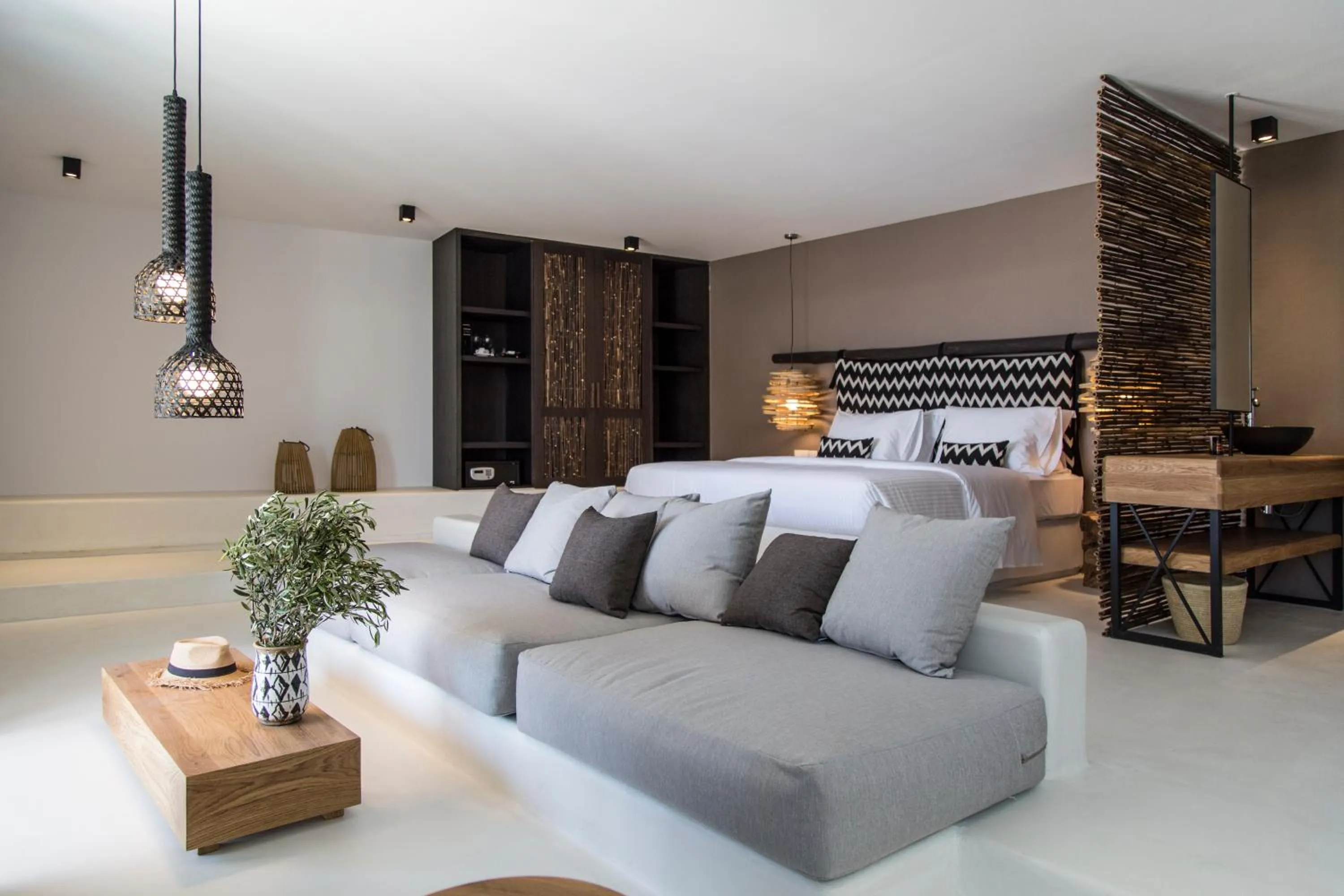 Living room, Bed in My Mykonos Hotel