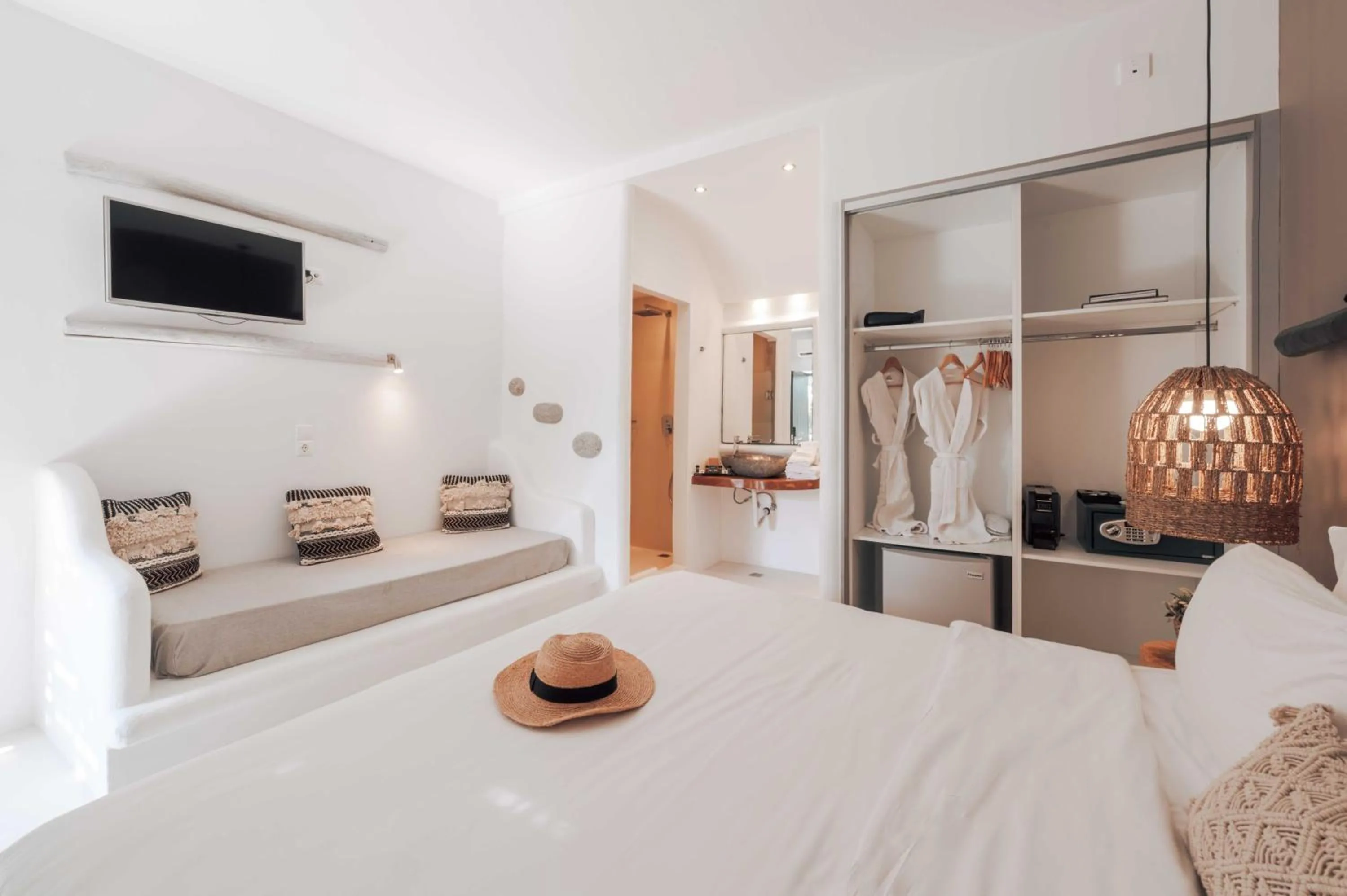 Bedroom, Bed in My Mykonos Hotel