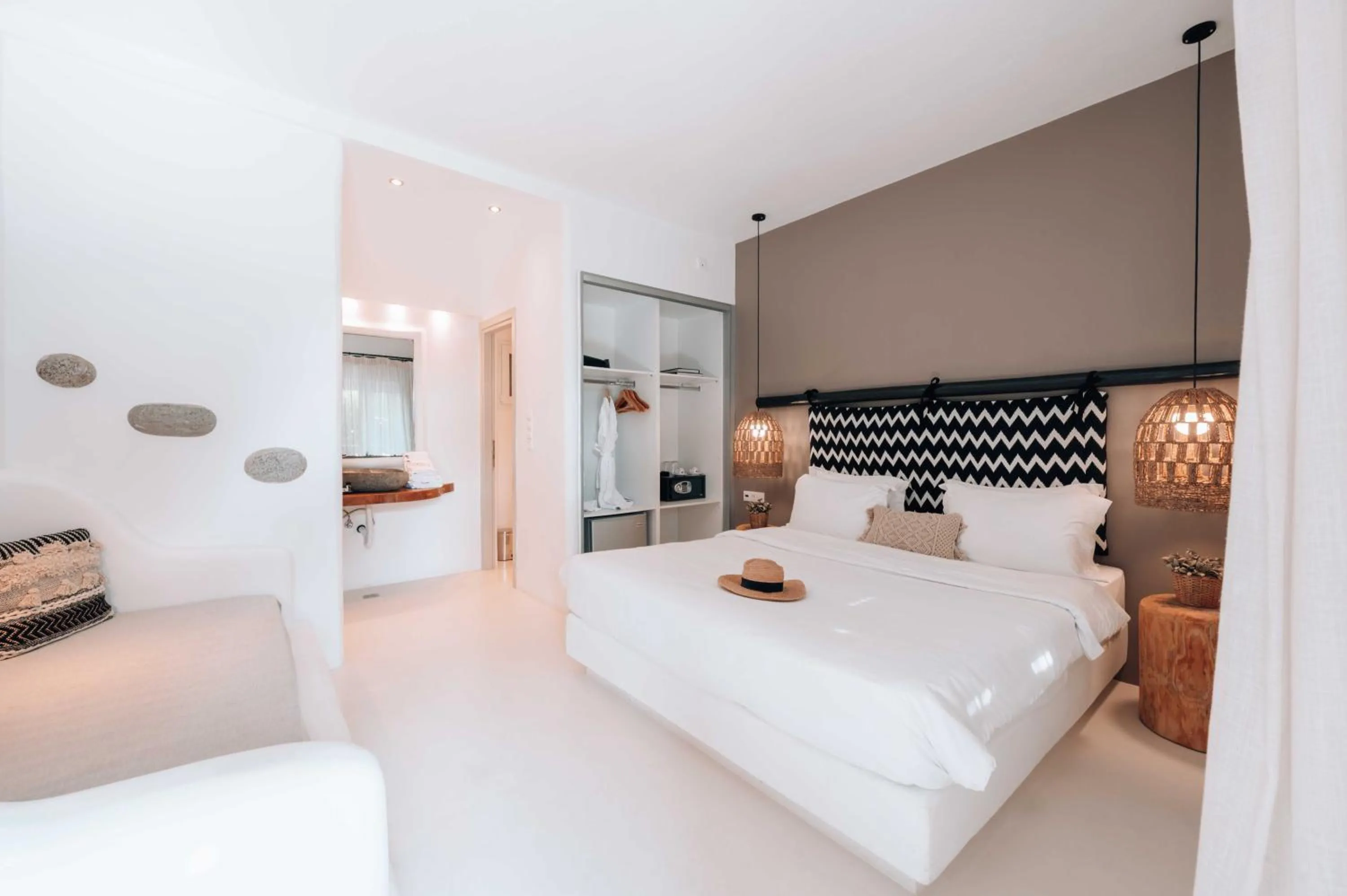 Bedroom, Bed in My Mykonos Hotel