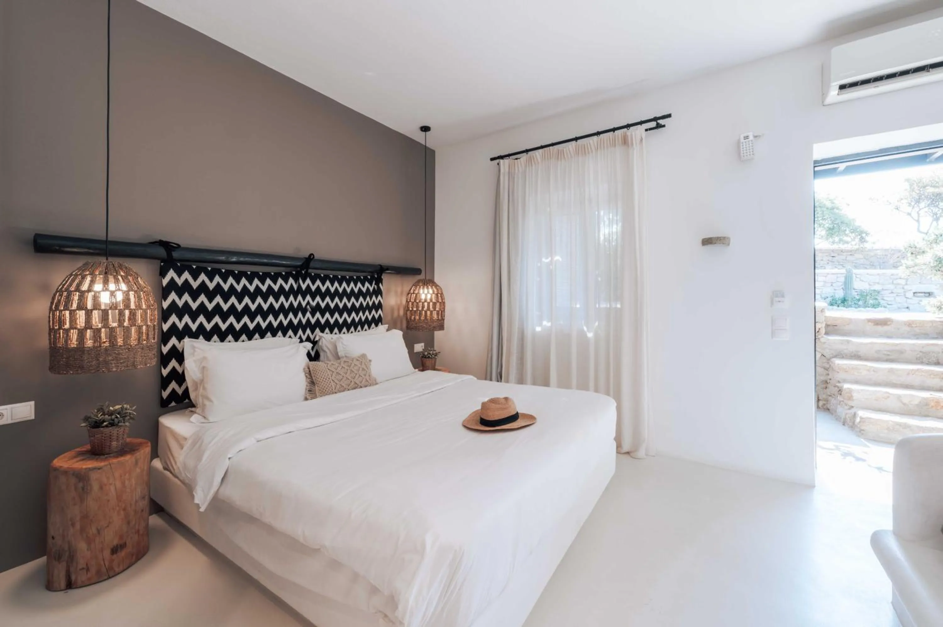 Bedroom, Bed in My Mykonos Hotel