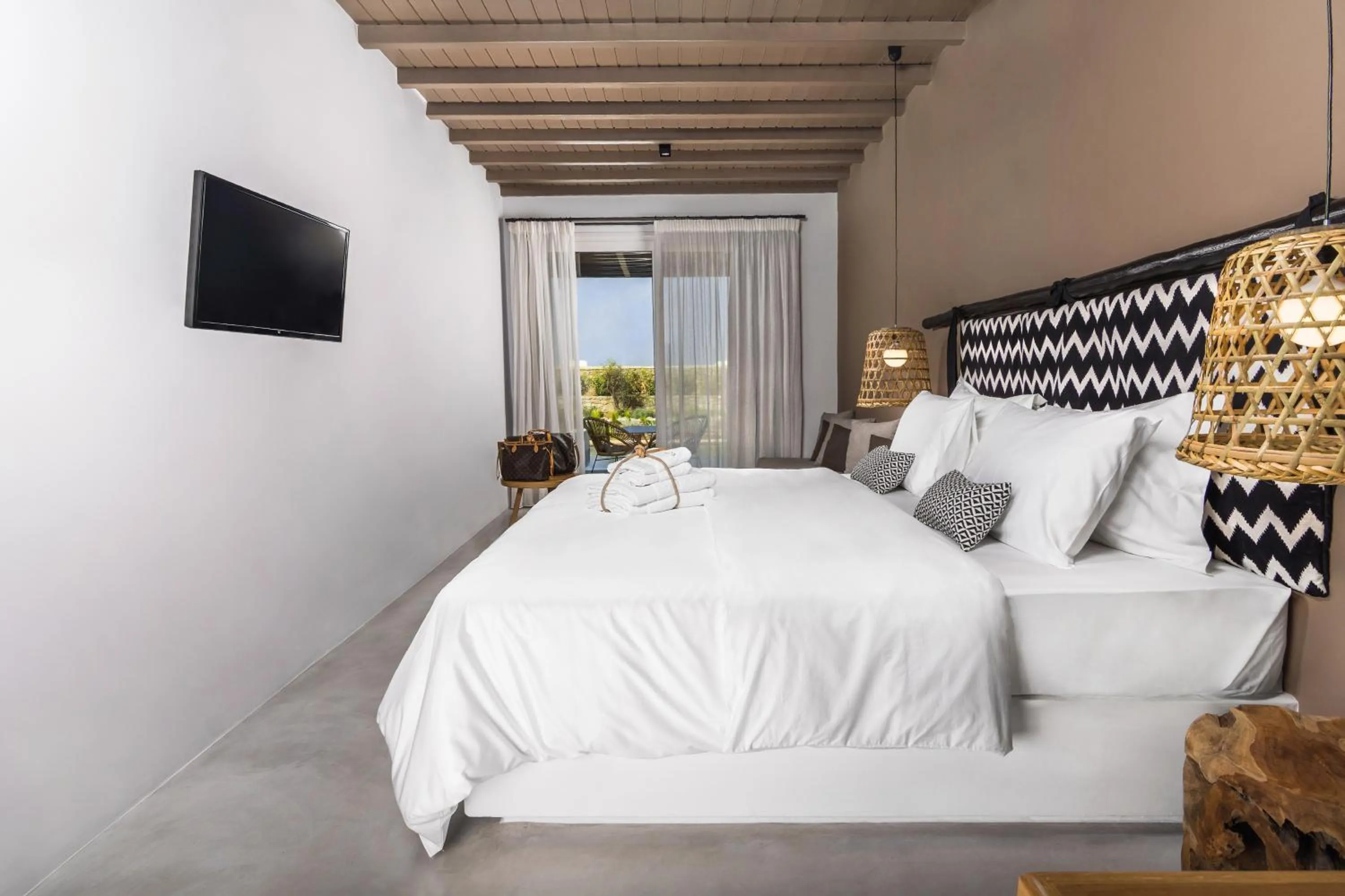 Photo of the whole room, Bed in My Mykonos Hotel
