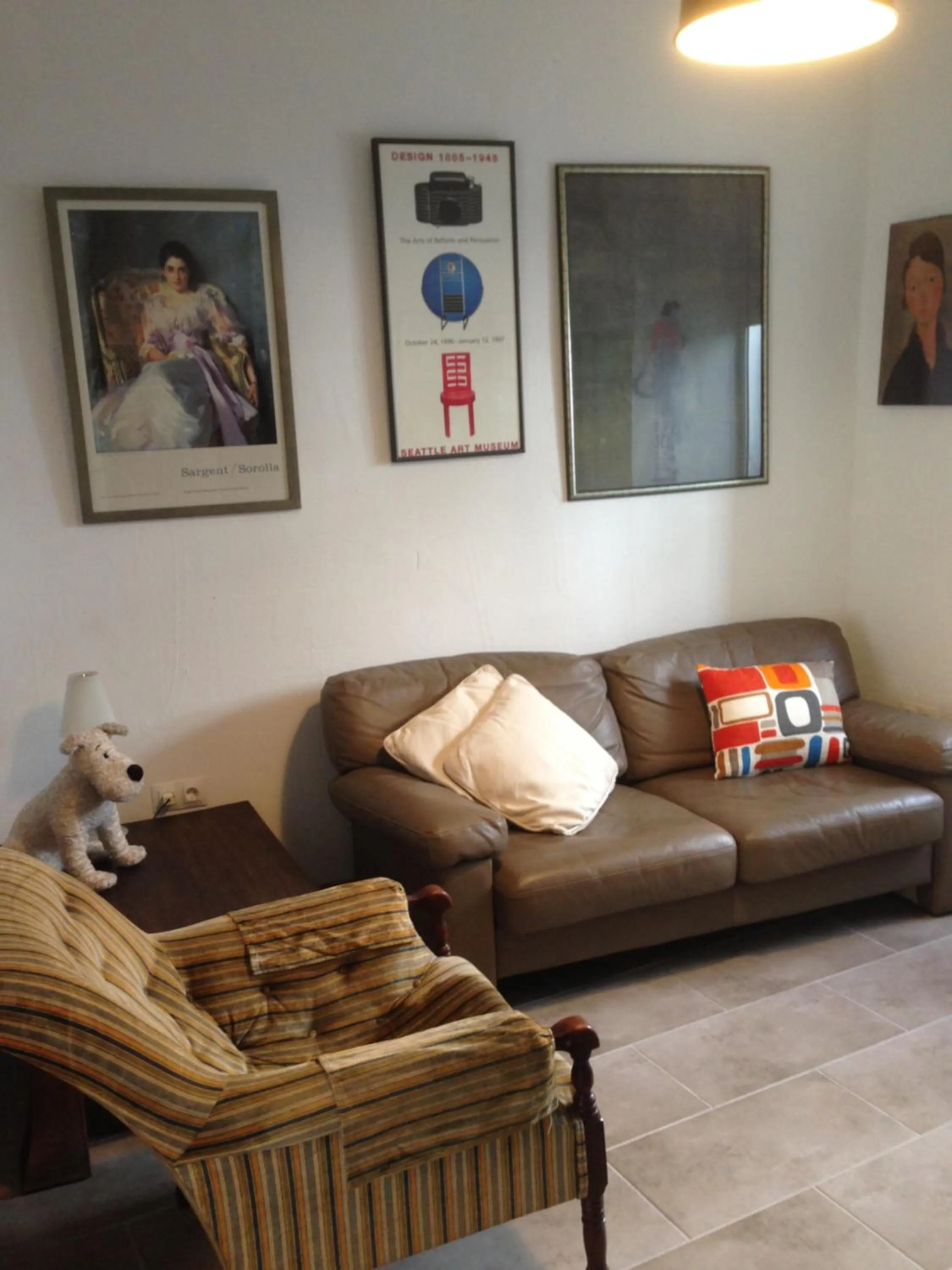 Communal lounge/ TV room in No 31 Bed & Breakfast