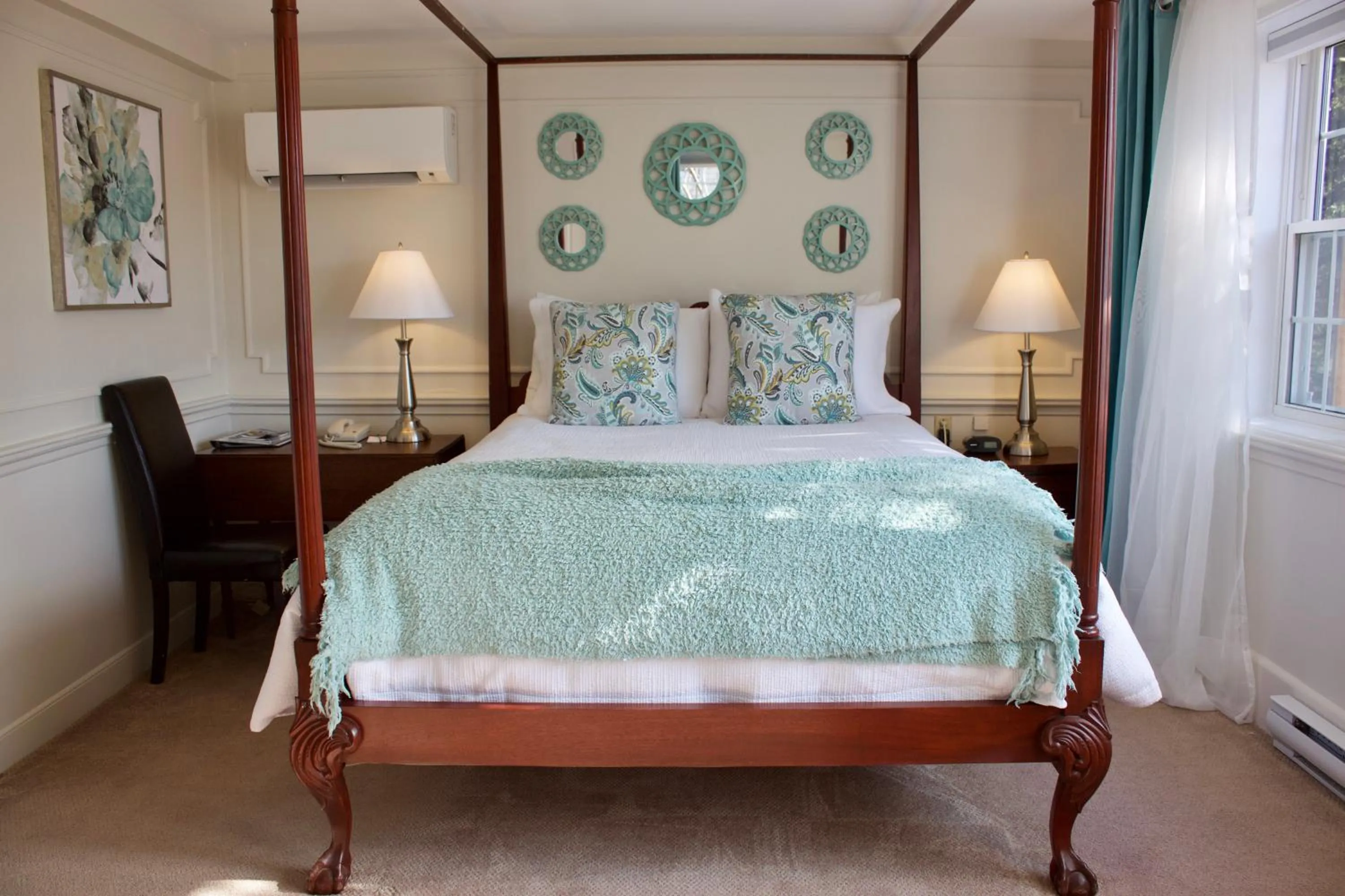 Bed in Tattingstone Inn
