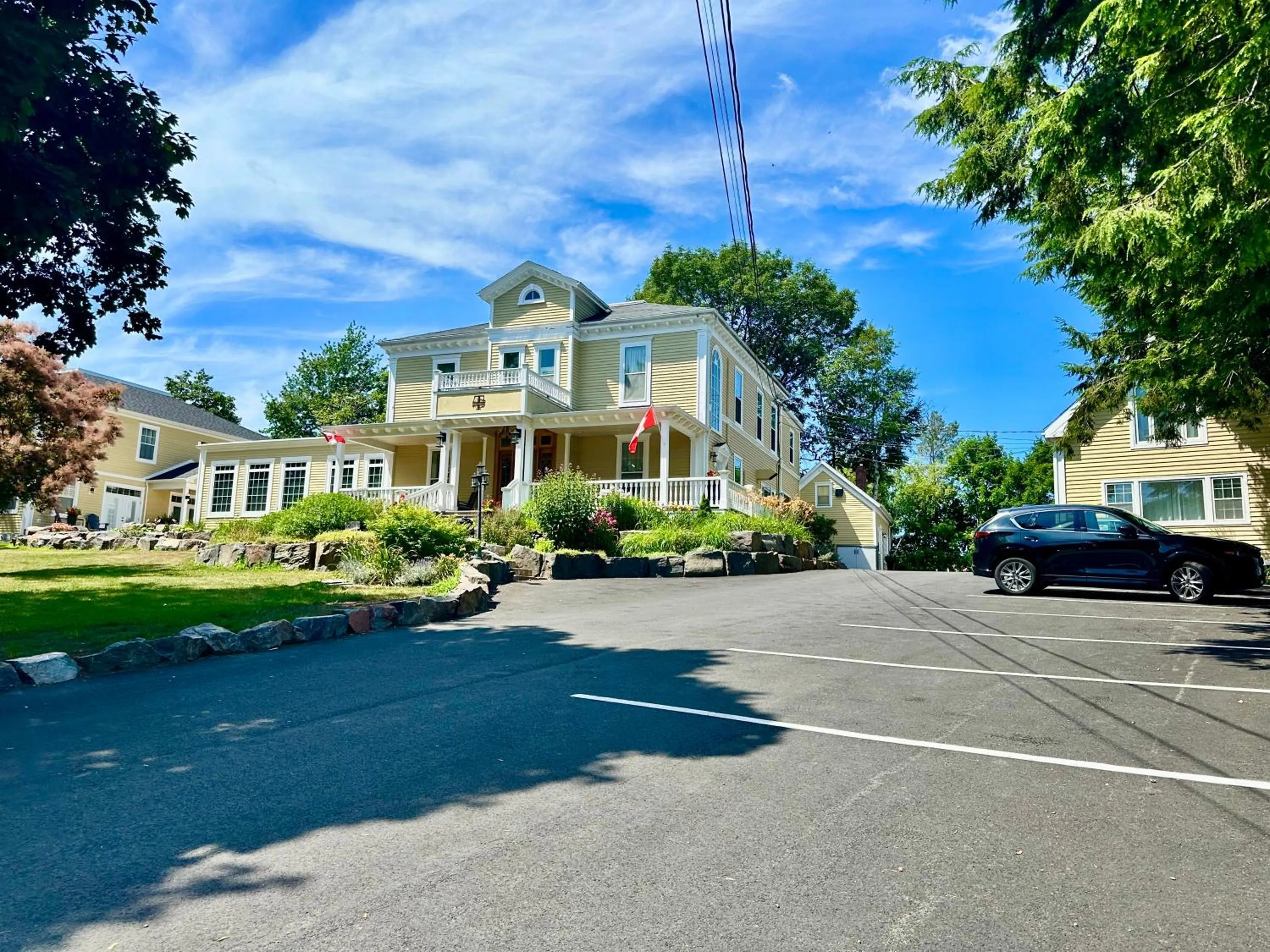 Property building in Tattingstone Inn
