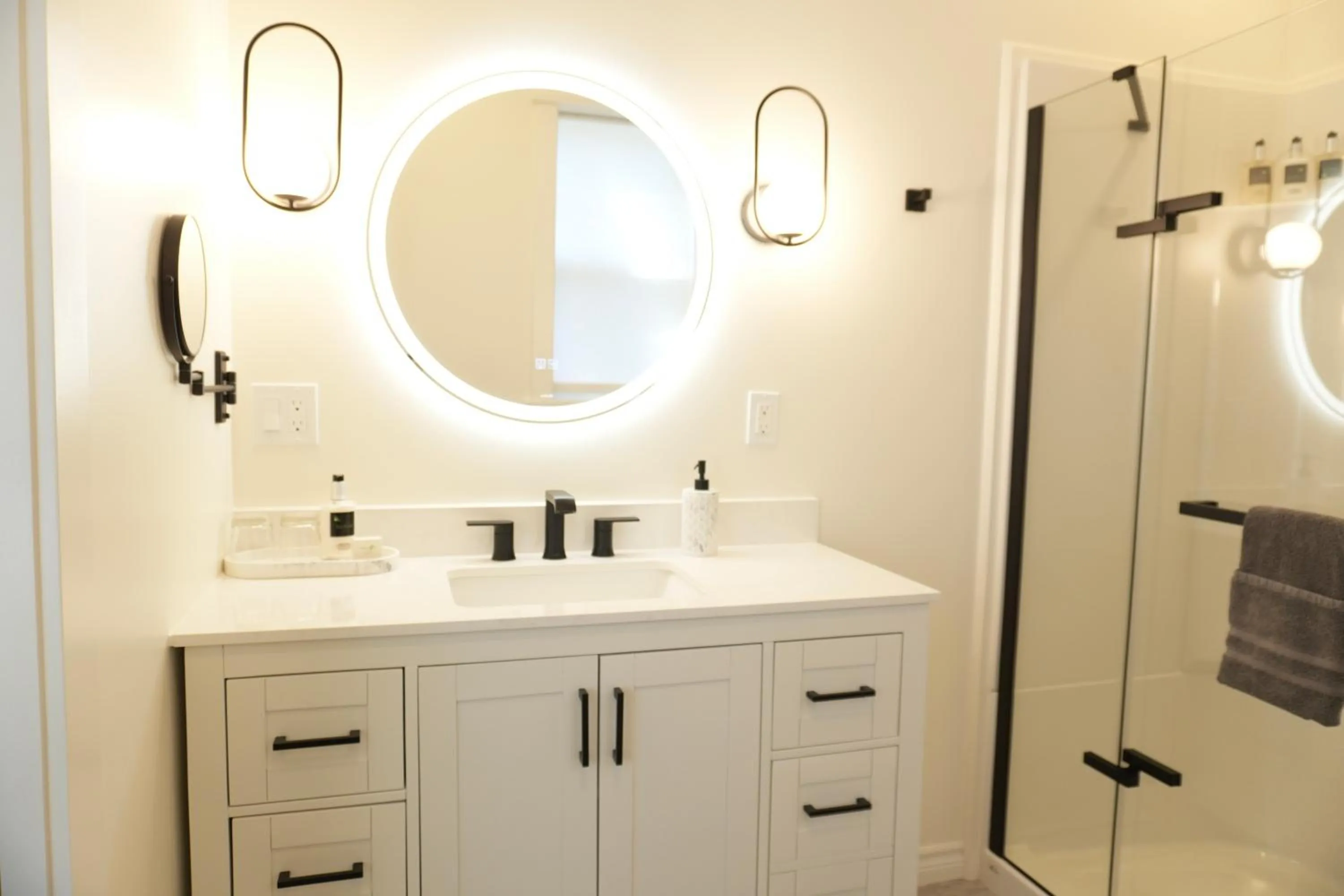 Shower in Tattingstone Inn