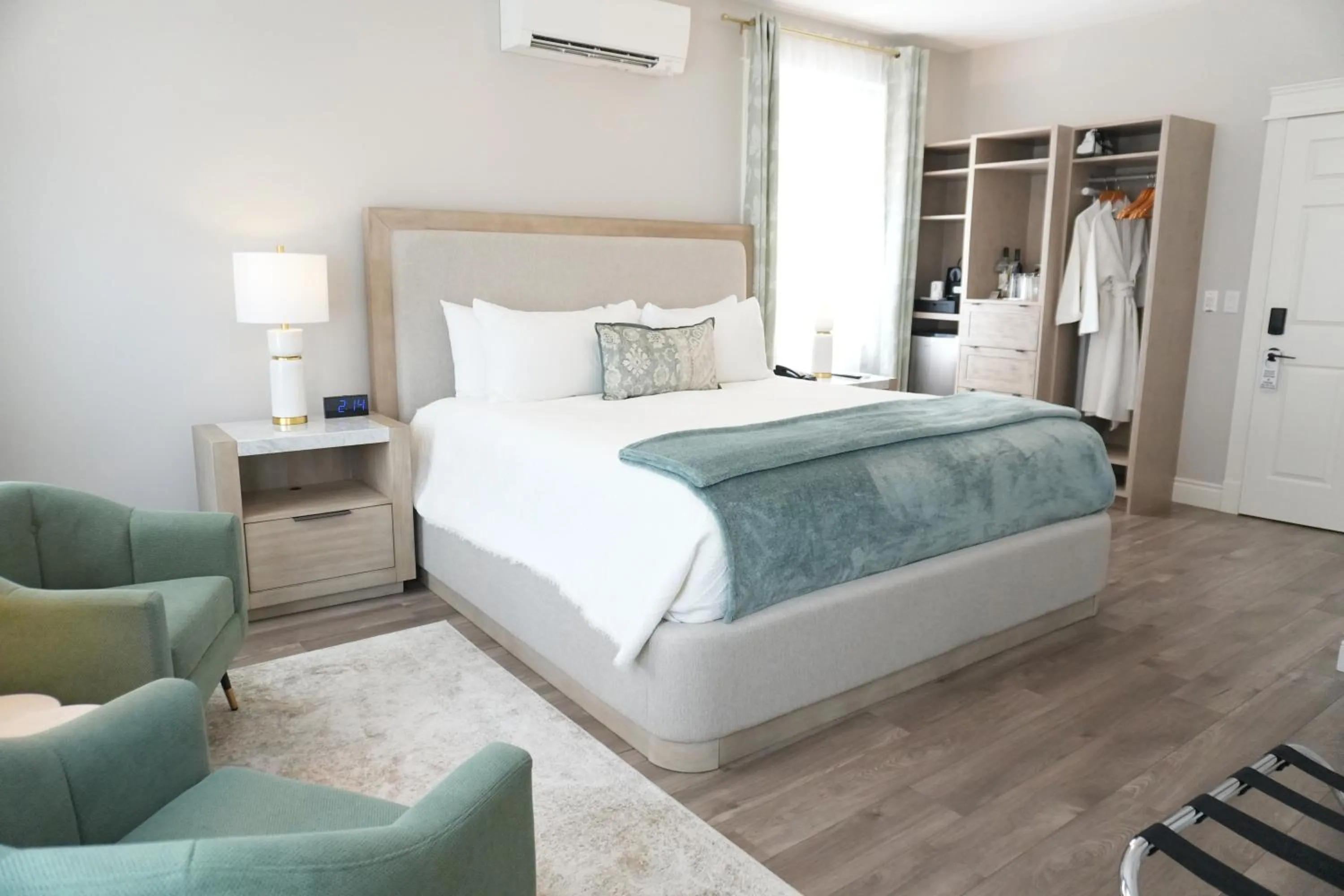 Bedroom, Bed in Tattingstone Inn