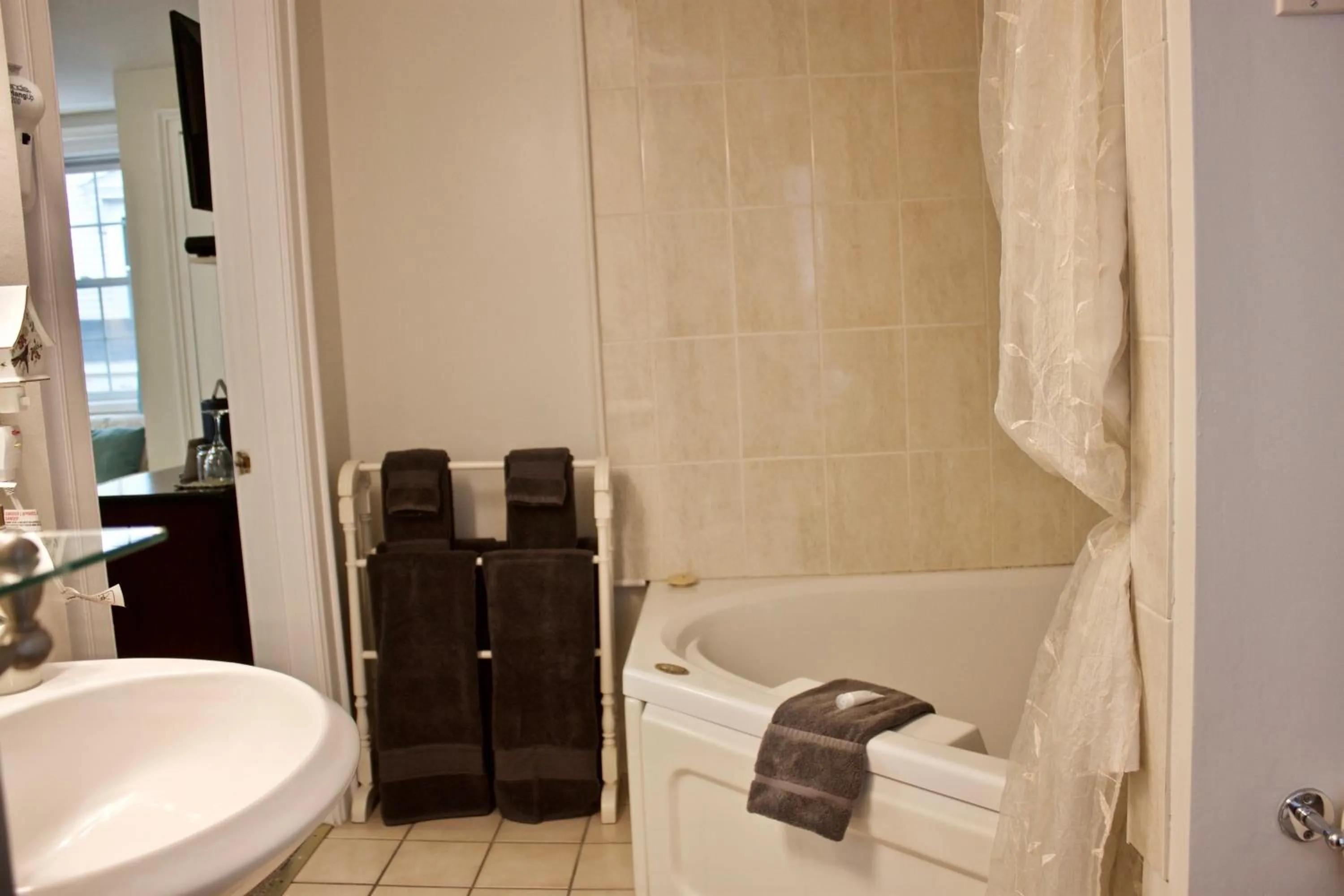 Bathroom in Tattingstone Inn