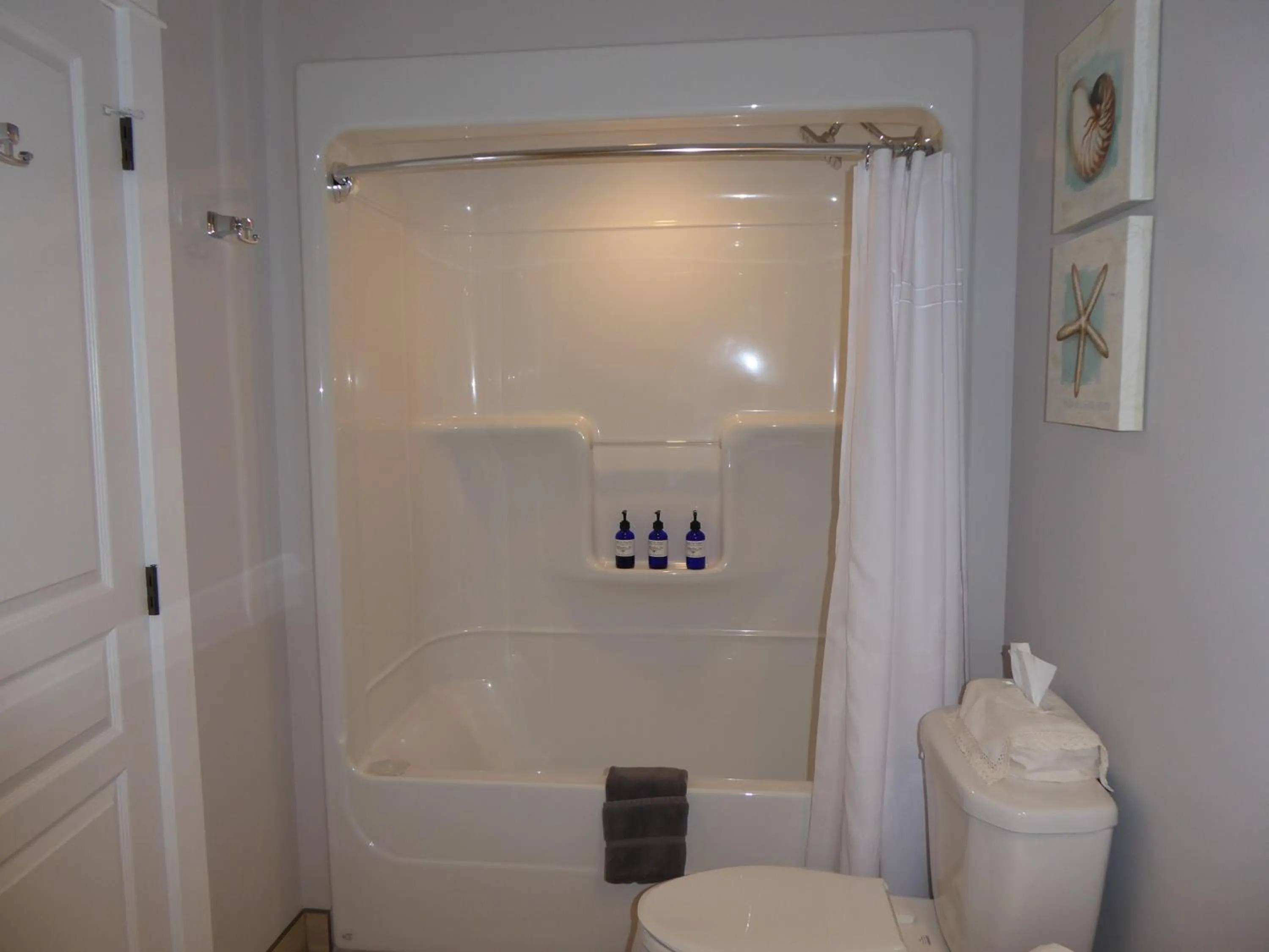 Shower in Tattingstone Inn