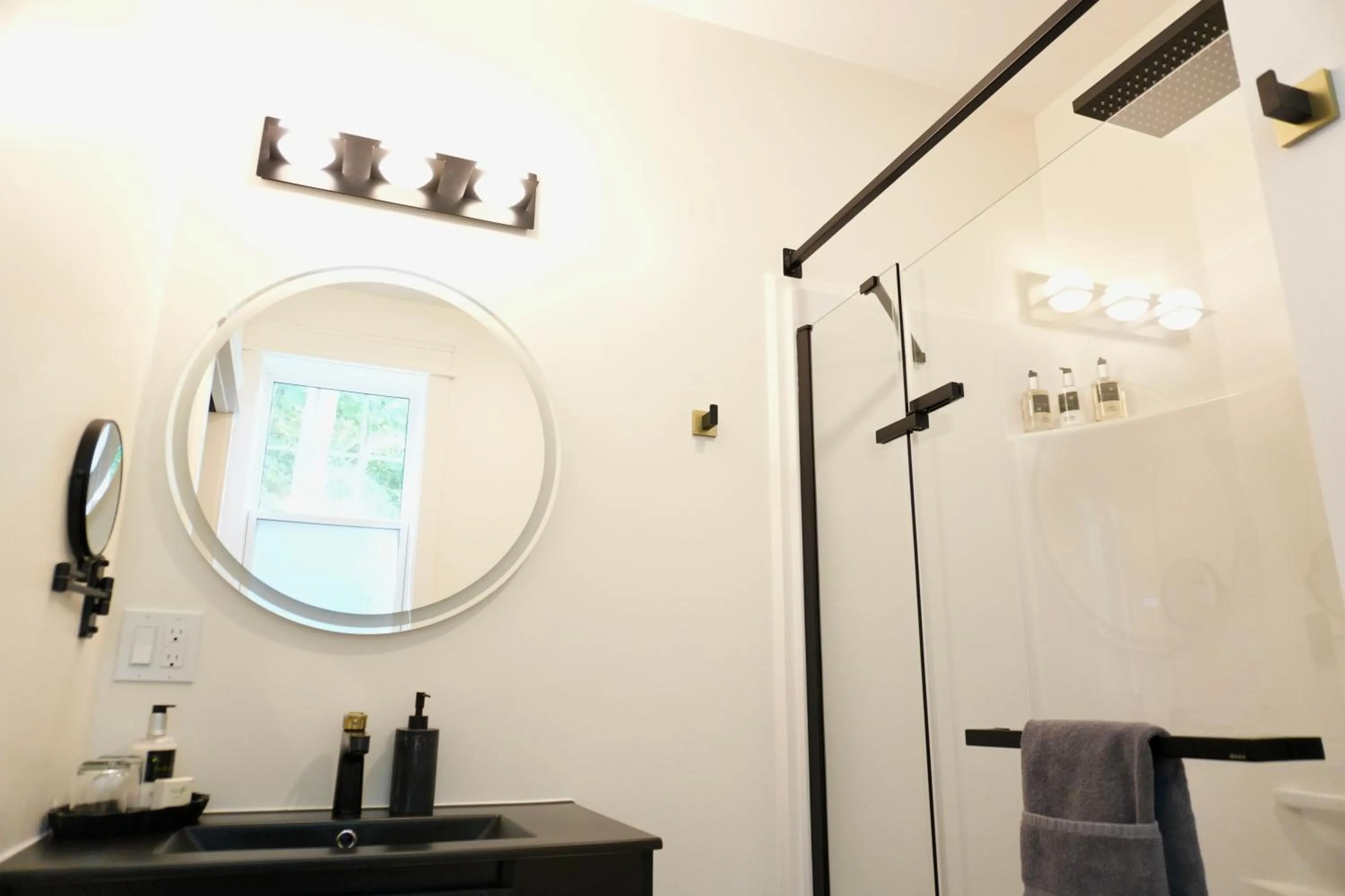 Shower in Tattingstone Inn