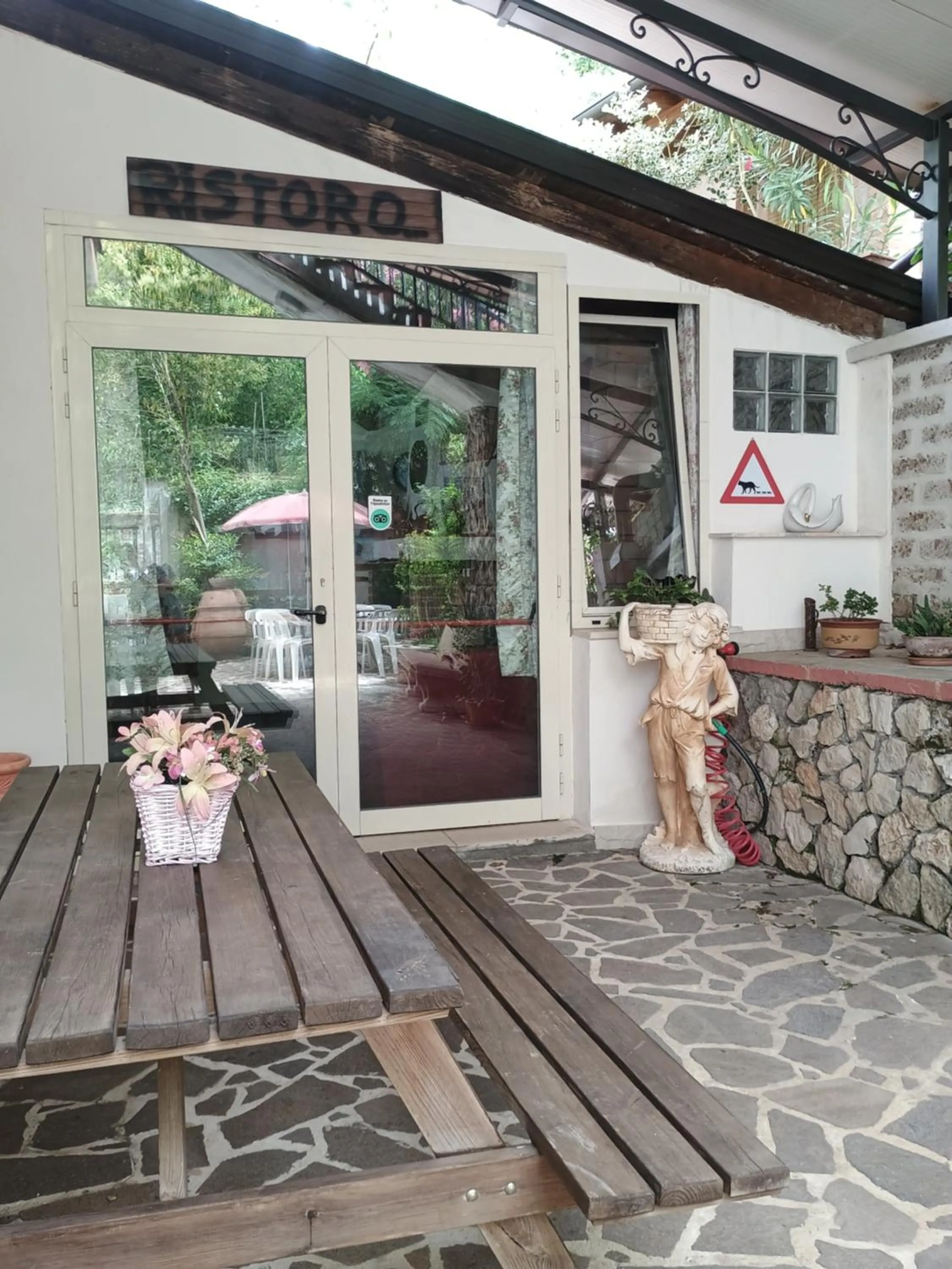 Restaurant/places to eat in B&b Fabra Casa Mia e non solo