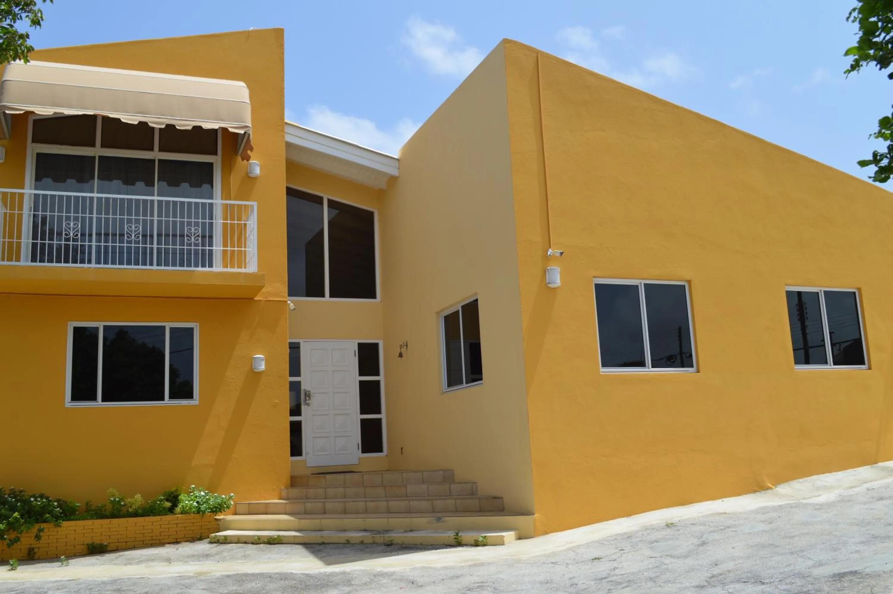 Facade/entrance in Eve's Residence