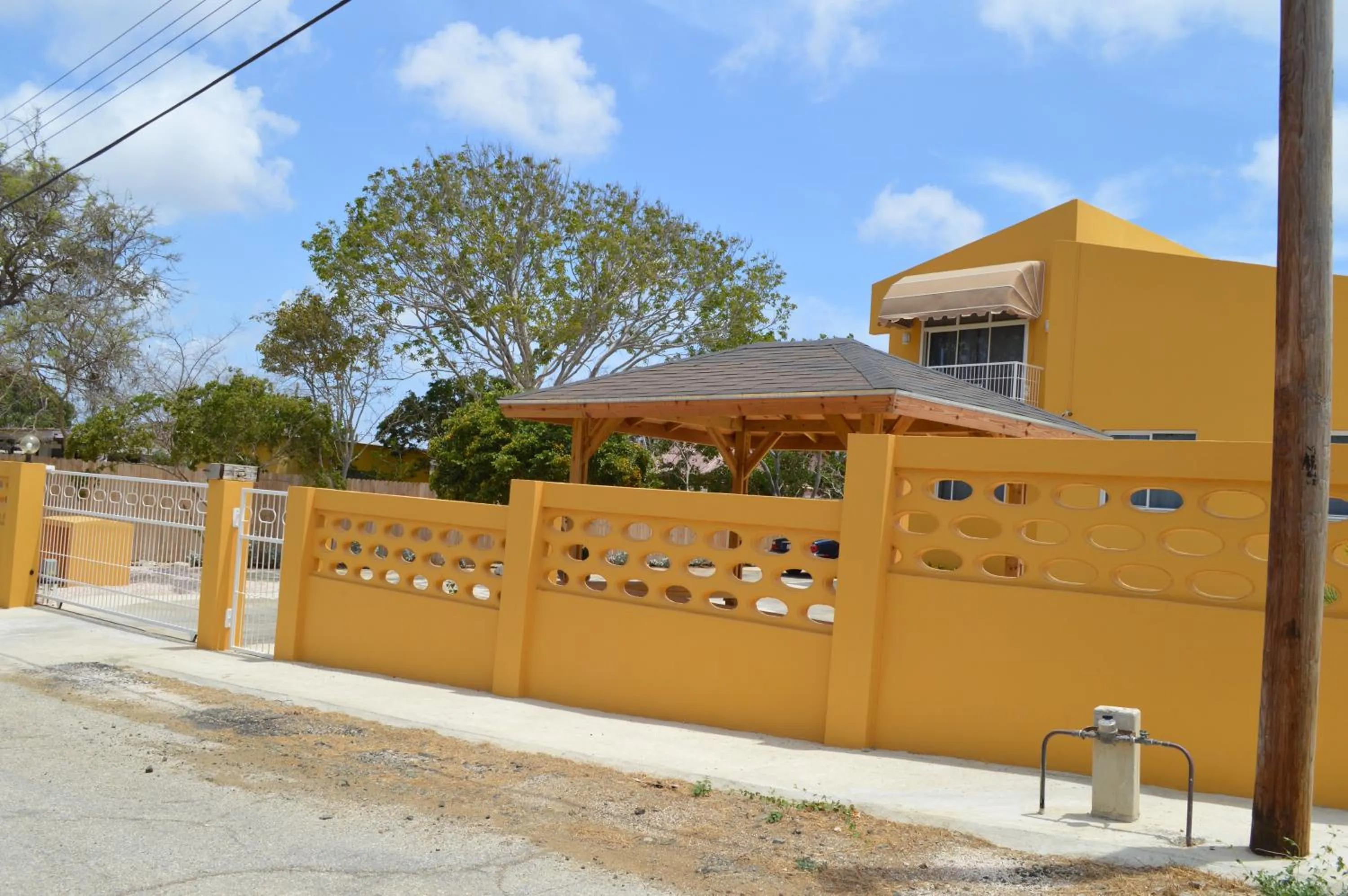 Facade/entrance in Eve's Residence