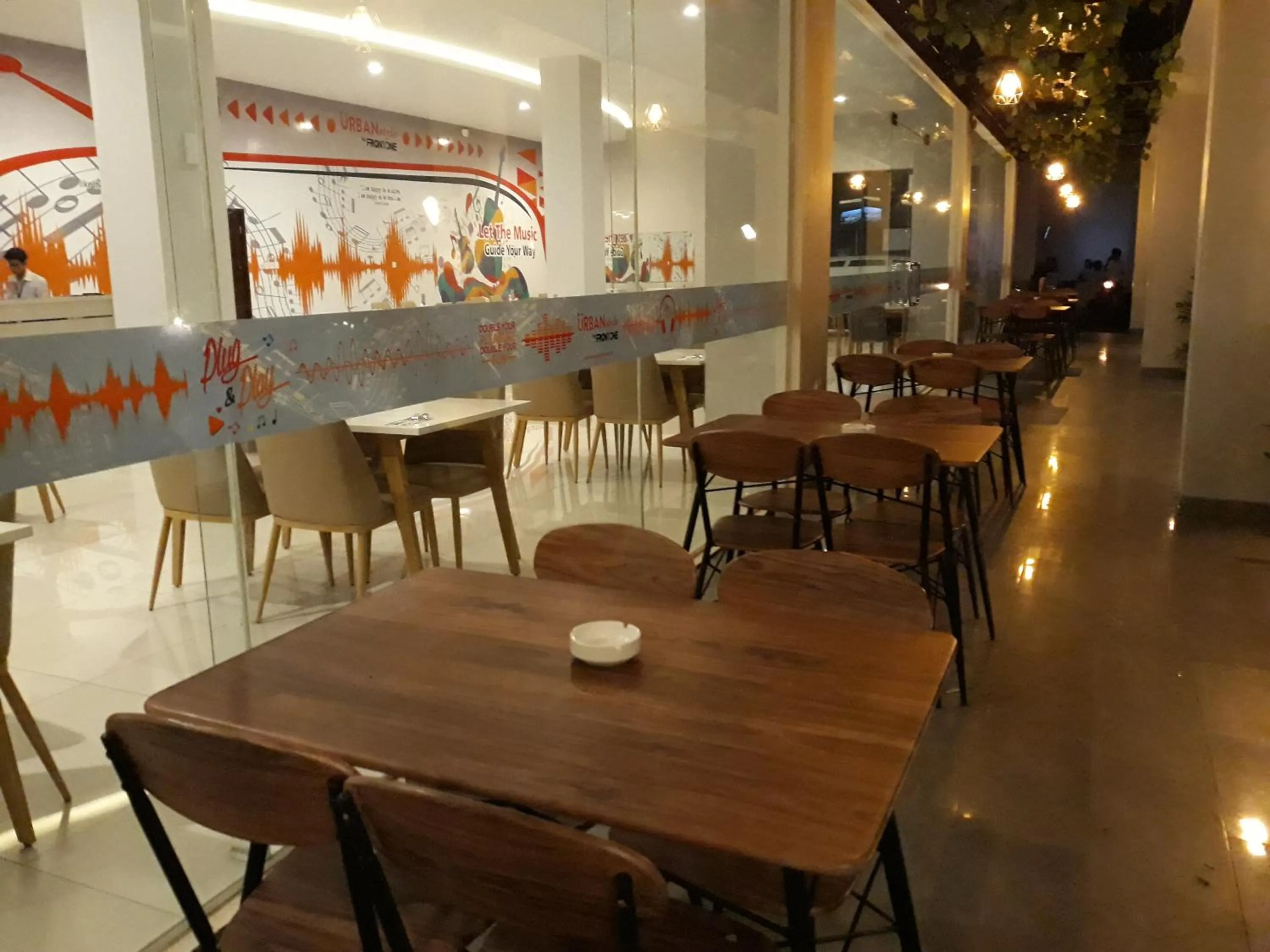 Restaurant/places to eat in Urban Style Hotel Lampung, Azana Hotels Collection
