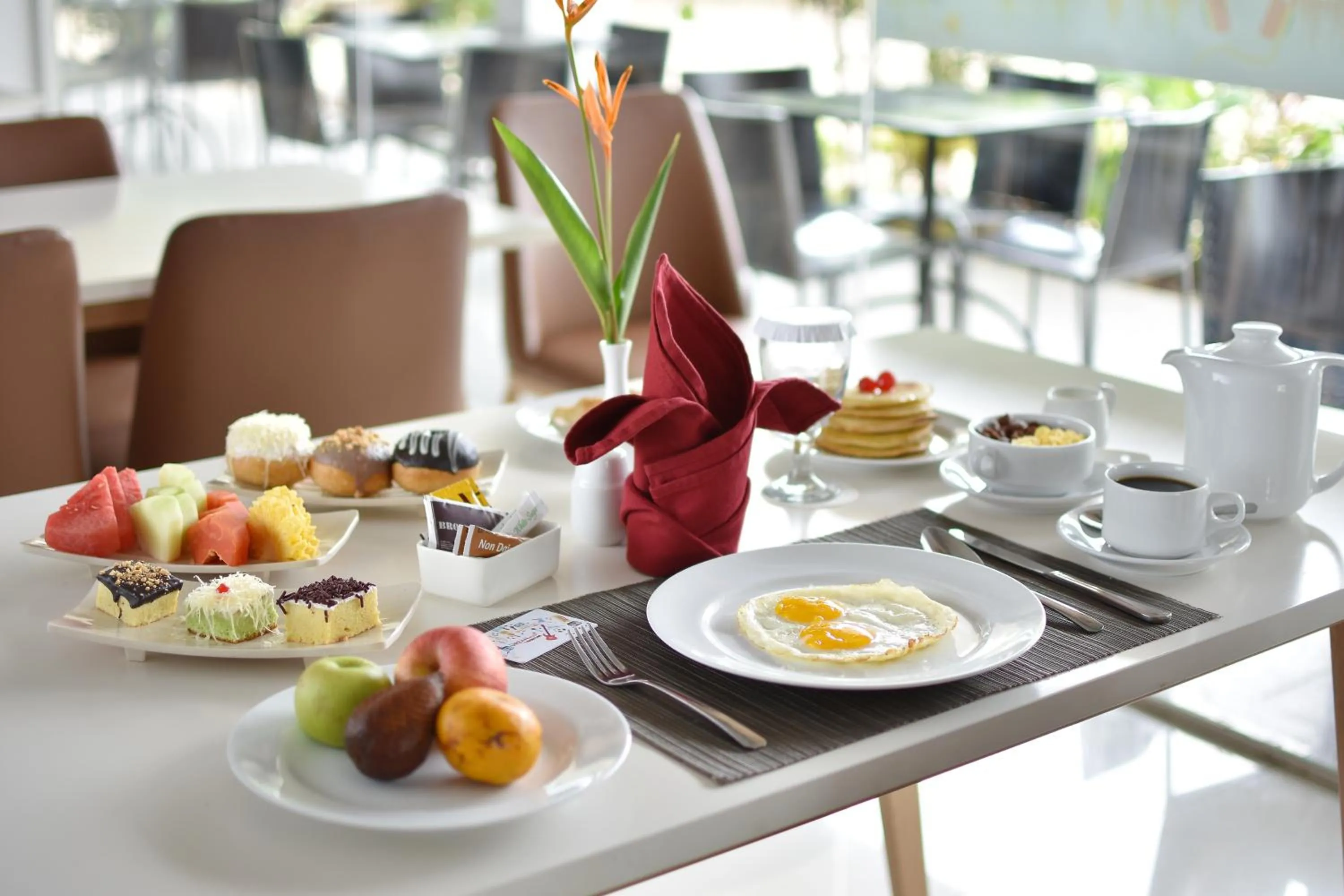 Breakfast in Urban Style Hotel Lampung, Azana Hotels Collection